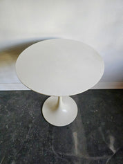Maurice_Burke_Tulip_Side_Table_for_Arkana_in_White,_British_Mid-Century_Modern_Space_Age_Design,_1960s