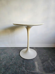 Maurice_Burke_Tulip_Side_Table_for_Arkana_in_White,_British_Mid-Century_Modern_Space_Age_Design,_1960s