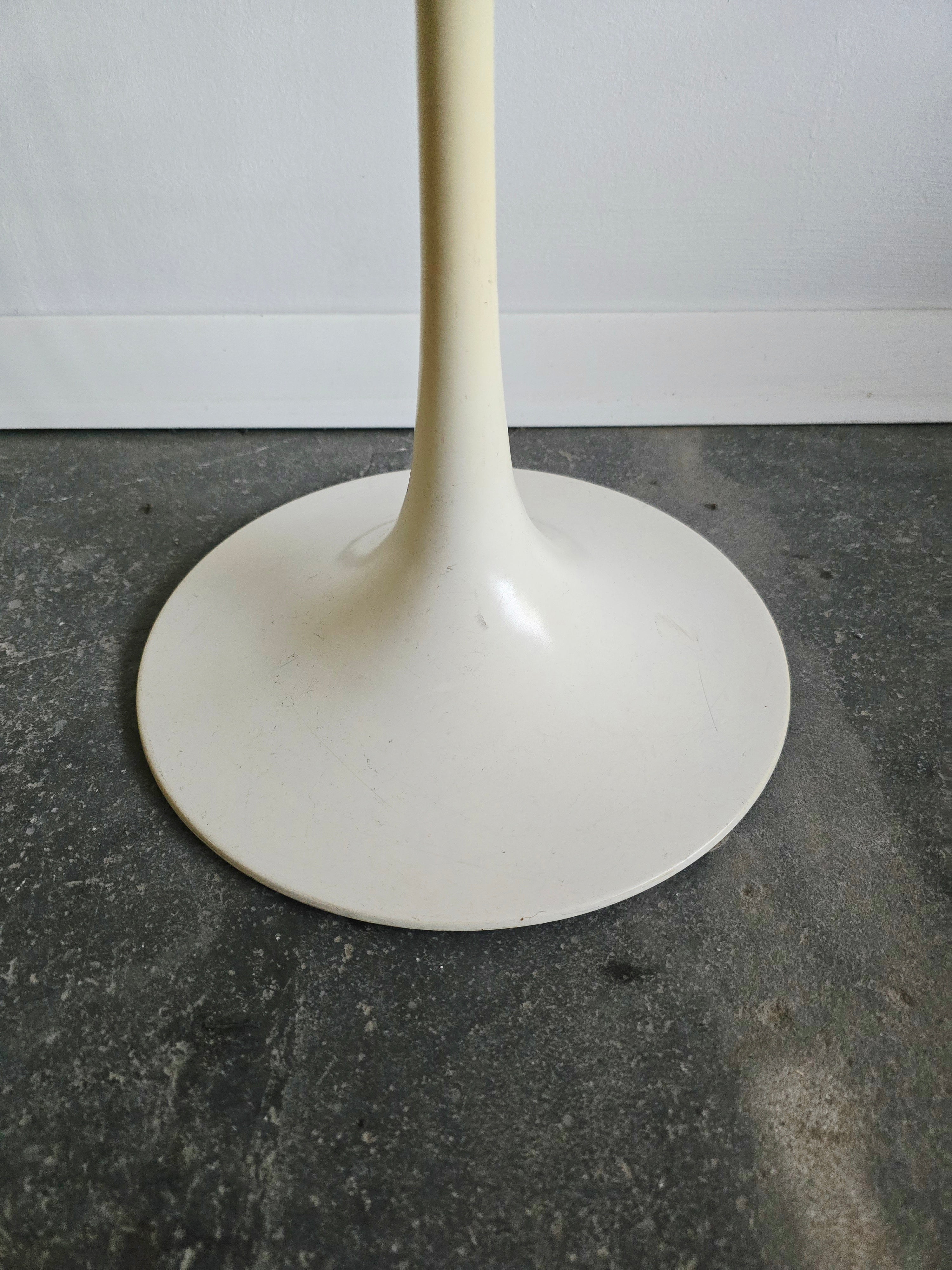 Maurice_Burke_Tulip_Side_Table_for_Arkana_in_White,_British_Mid-Century_Modern_Space_Age_Design,_1960s