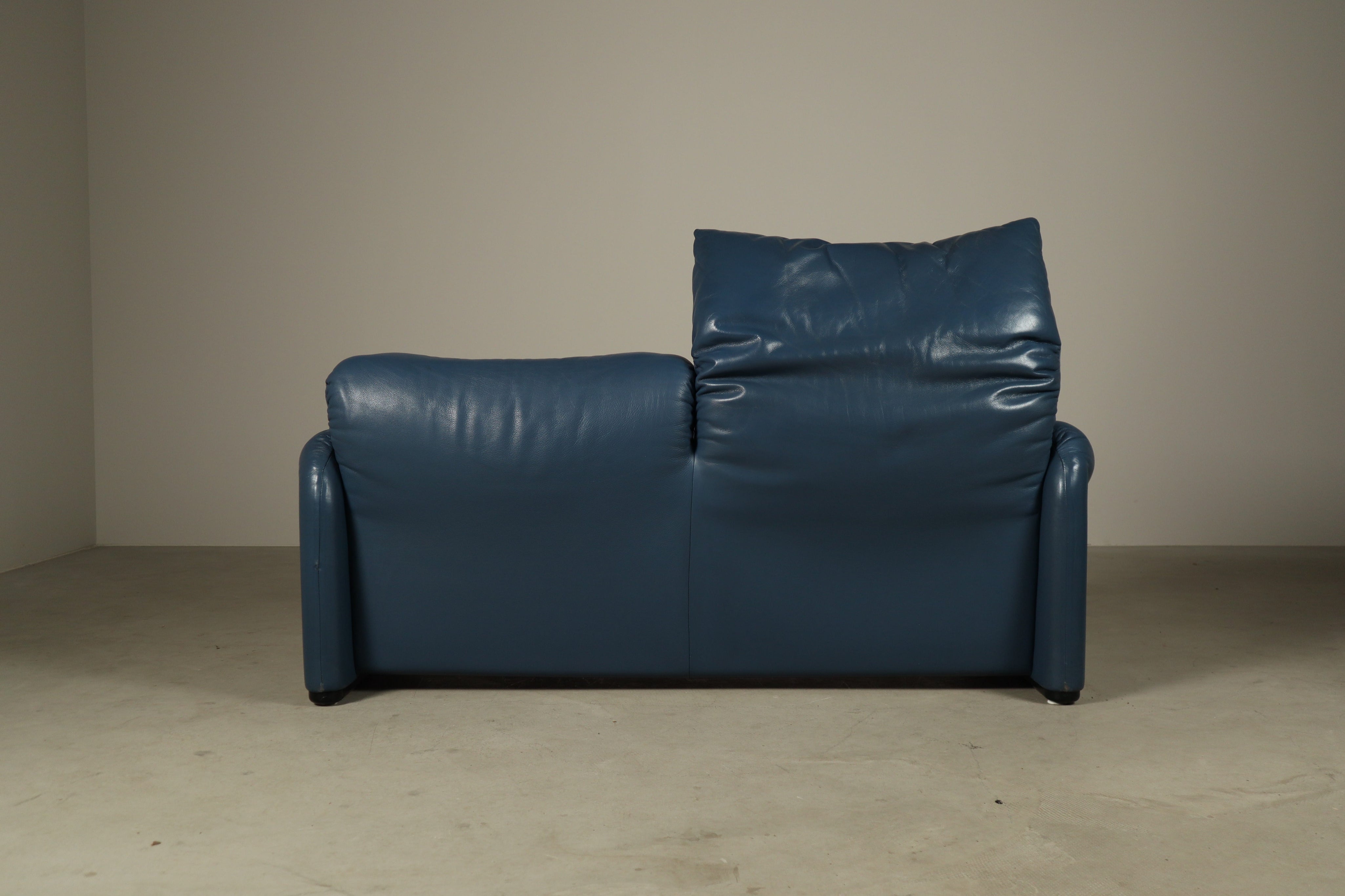 Maralunga_Two_Seat_Sofa_by_Vico_Magistretti_for_Cassina,_1973_Design,_Italy