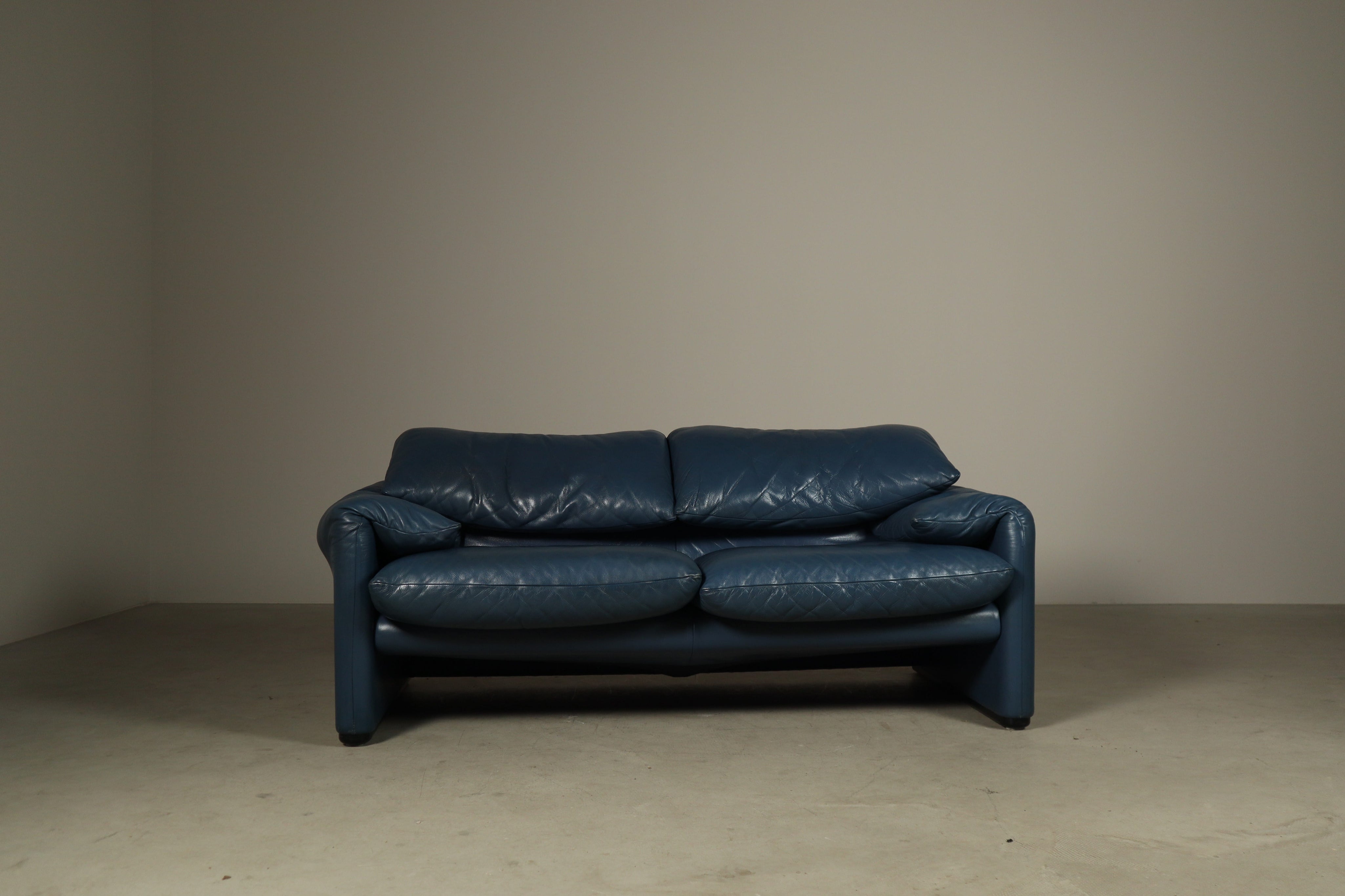 Maralunga_Two_Seat_Sofa_by_Vico_Magistretti_for_Cassina,_1973_Design,_Italy