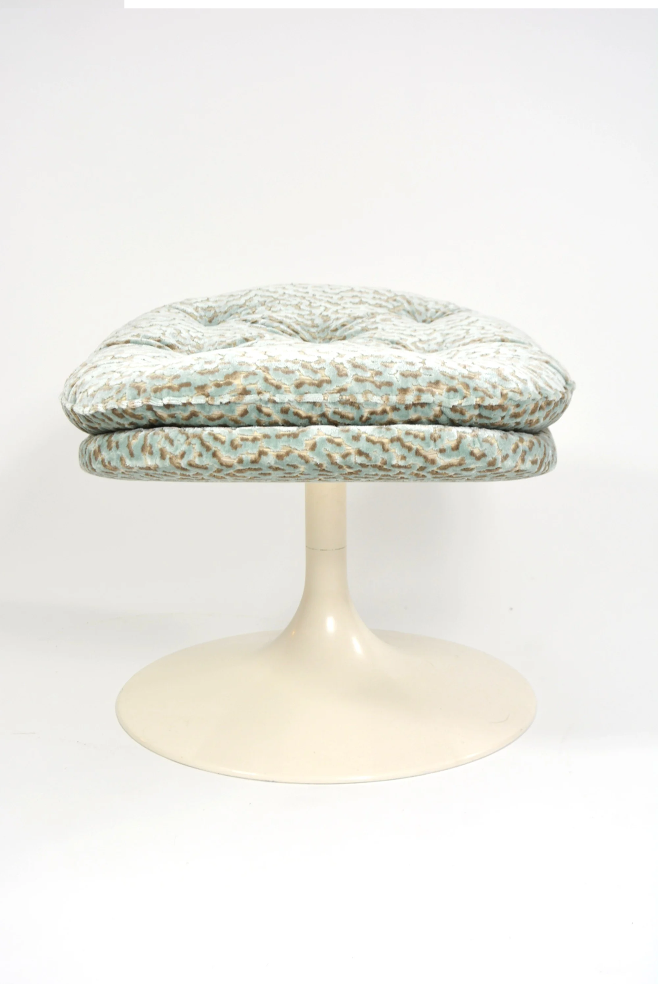 Set_of_2_Airfort_Ottomans_in_Dedar_Milano_Fabric,_Fully_Restored