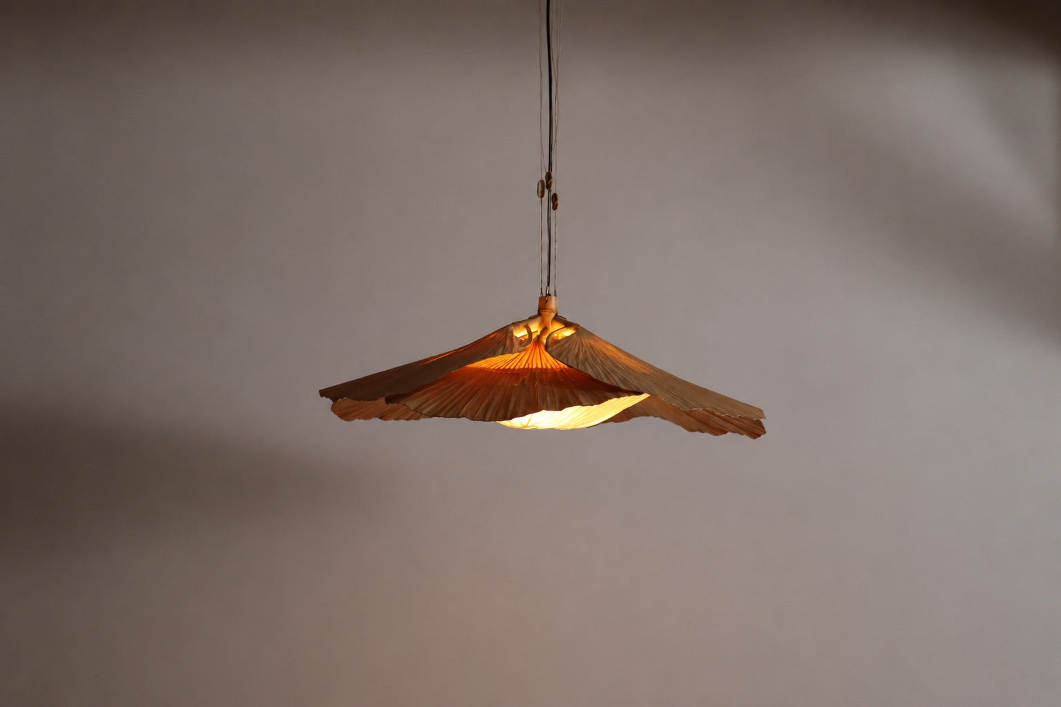Uchiwa_Hana_I_Chandelier_by_Ingo_Maurer_for_Design_M,_1970s_Japanese_Inspired_Pendant_Light