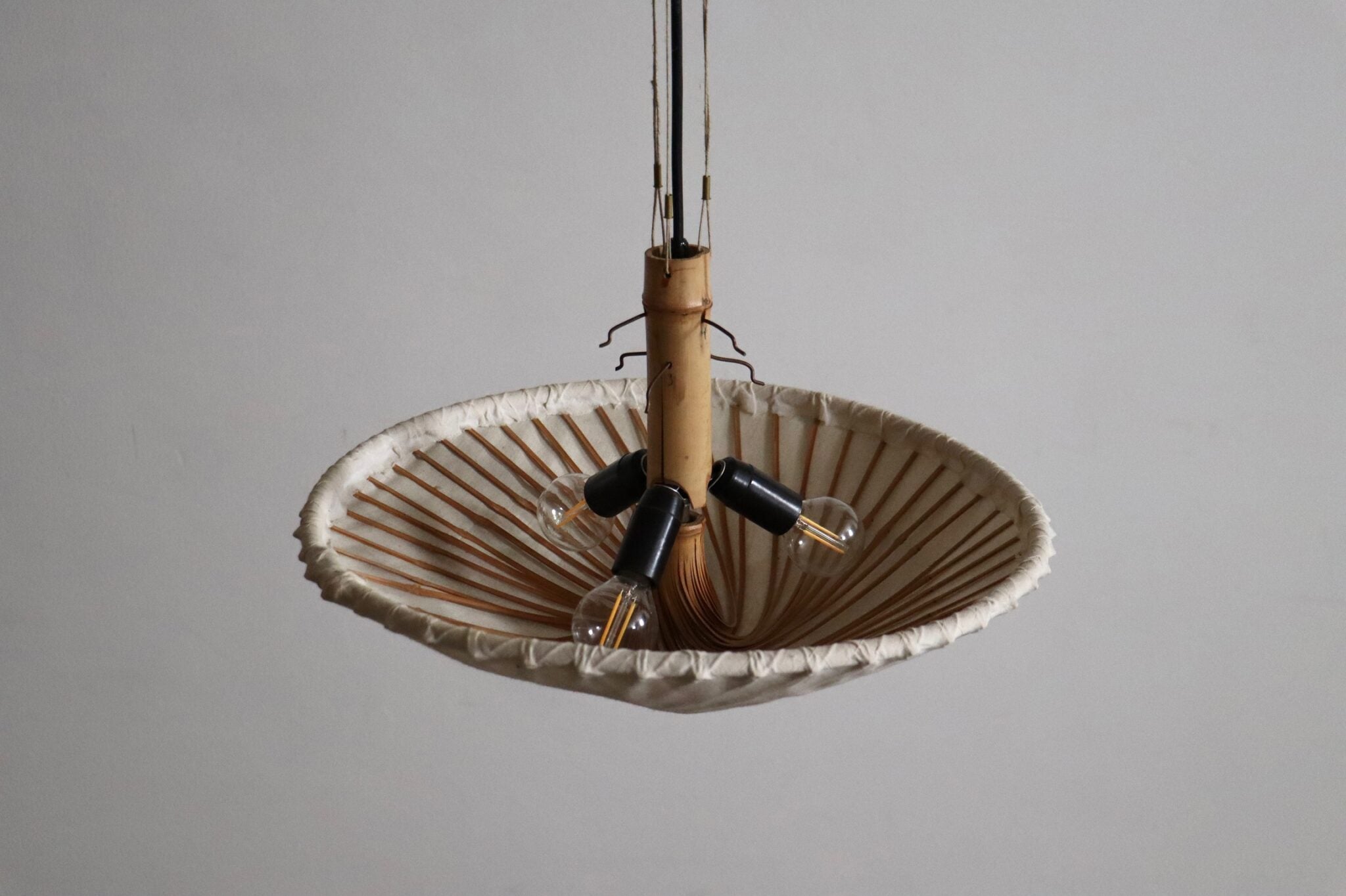 Uchiwa_Hana_I_Chandelier_by_Ingo_Maurer_for_Design_M,_1970s_Japanese_Inspired_Pendant_Light