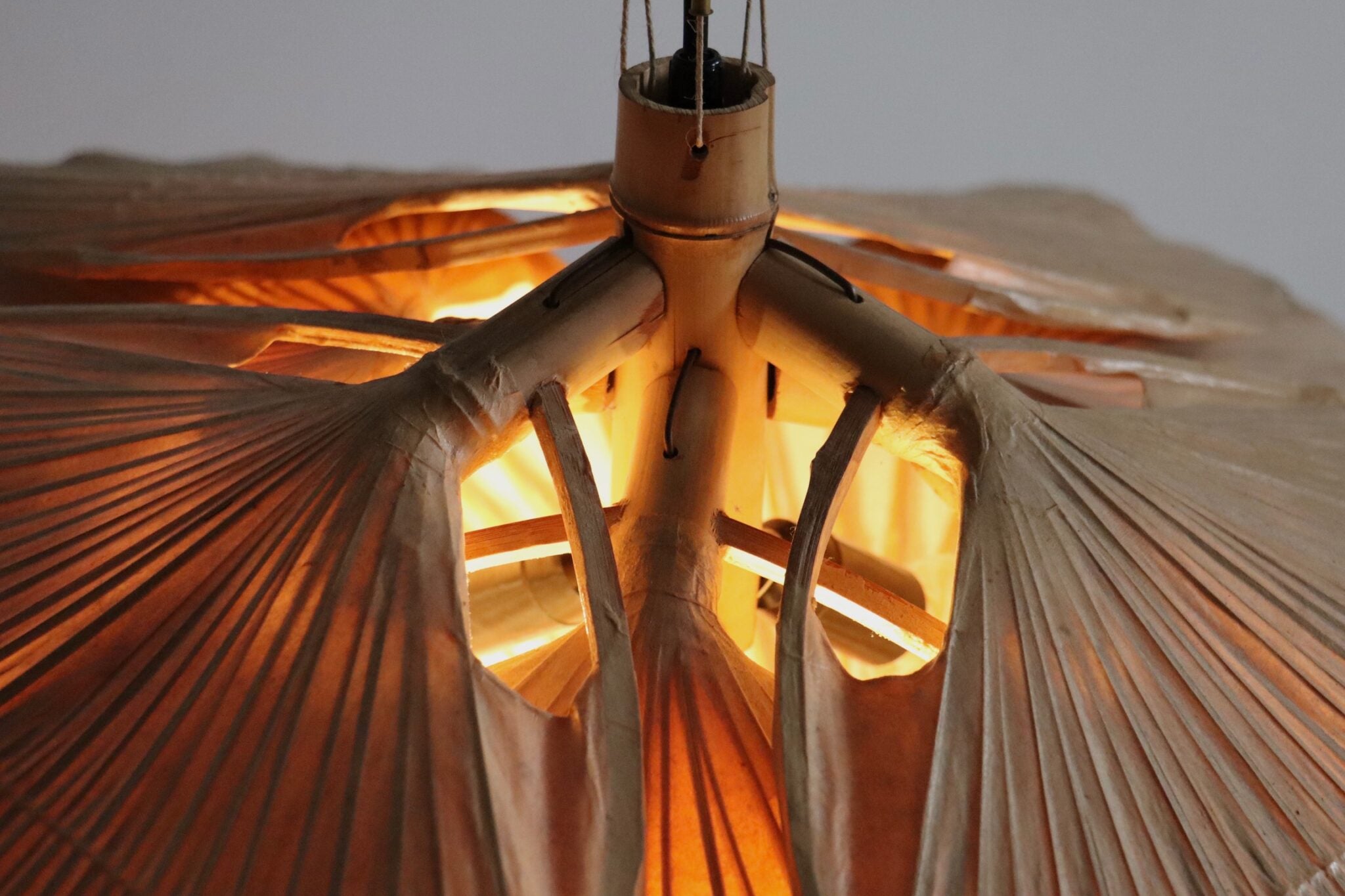 Uchiwa_Hana_I_Chandelier_by_Ingo_Maurer_for_Design_M,_1970s_Japanese_Inspired_Pendant_Light