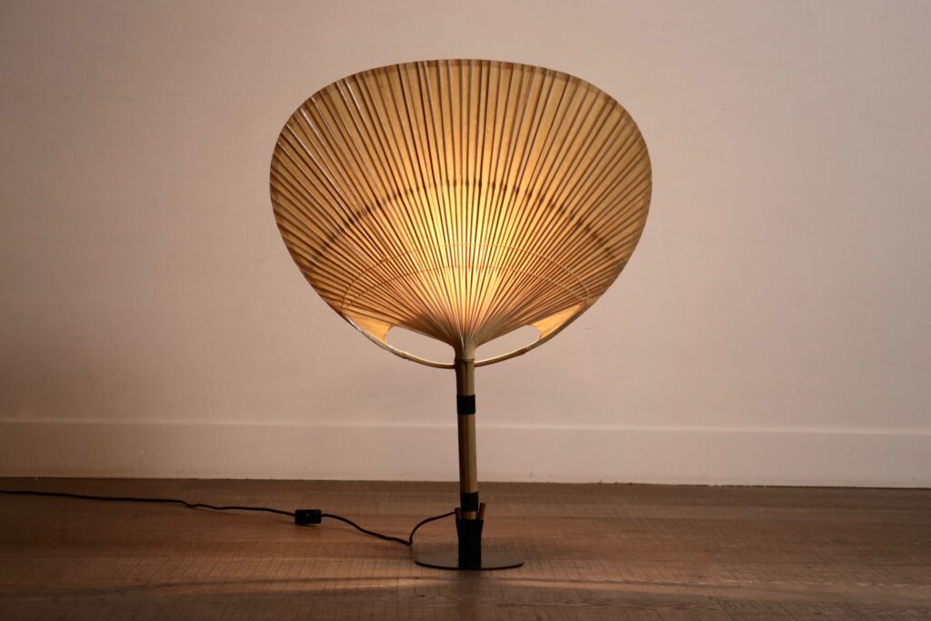 Uchiwa_III_Wall_Lamp_by_Ingo_Maurer_for_M_Design,_Japanese_Fan-Inspired_Design,_1973