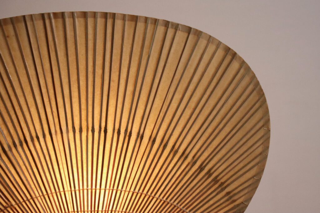 Uchiwa_III_Wall_Lamp_by_Ingo_Maurer_for_M_Design,_Japanese_Fan-Inspired_Design,_1973