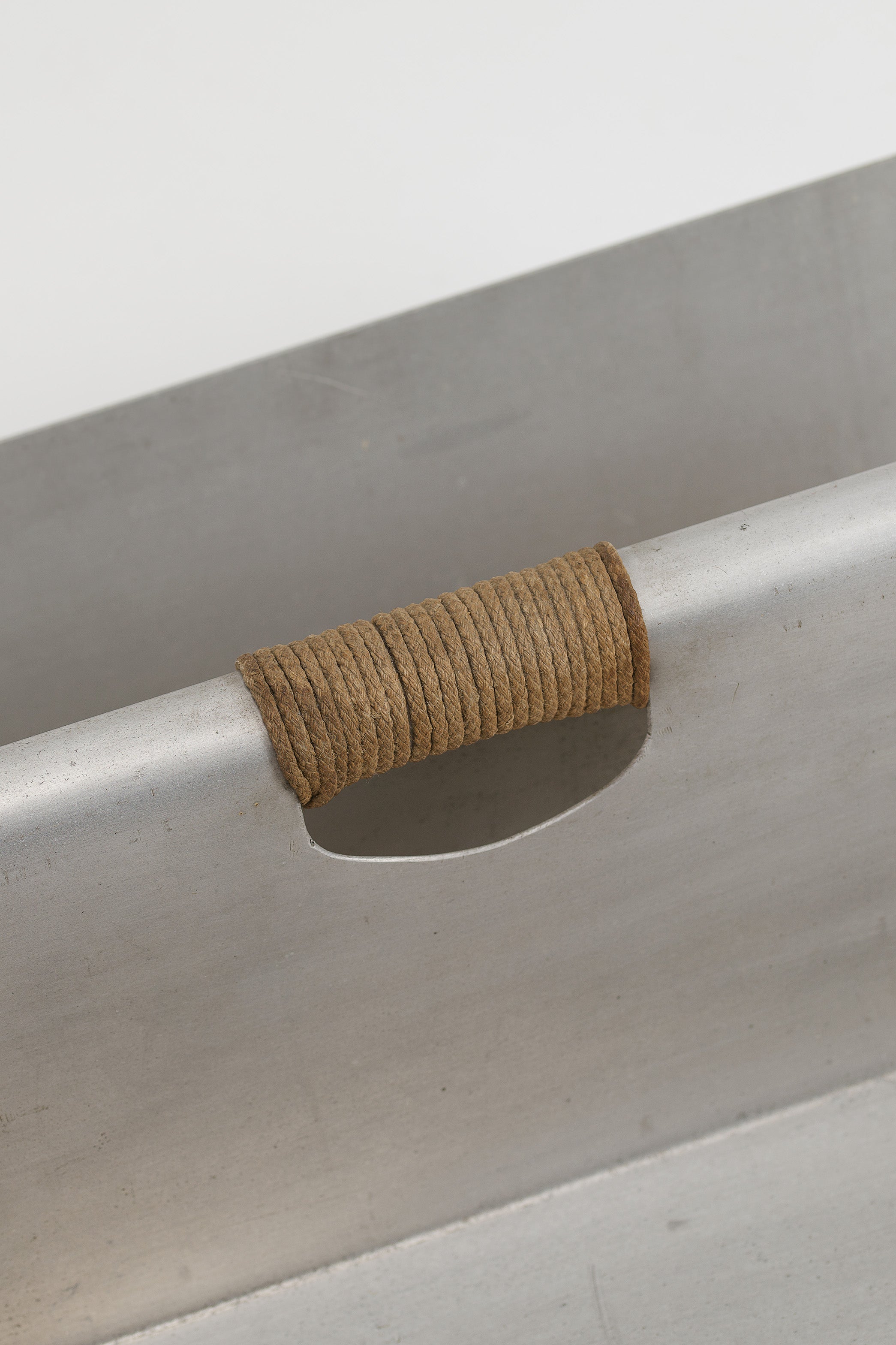 Unique_Magazine_Holder_Lektuurbak_by_Rob_Parry