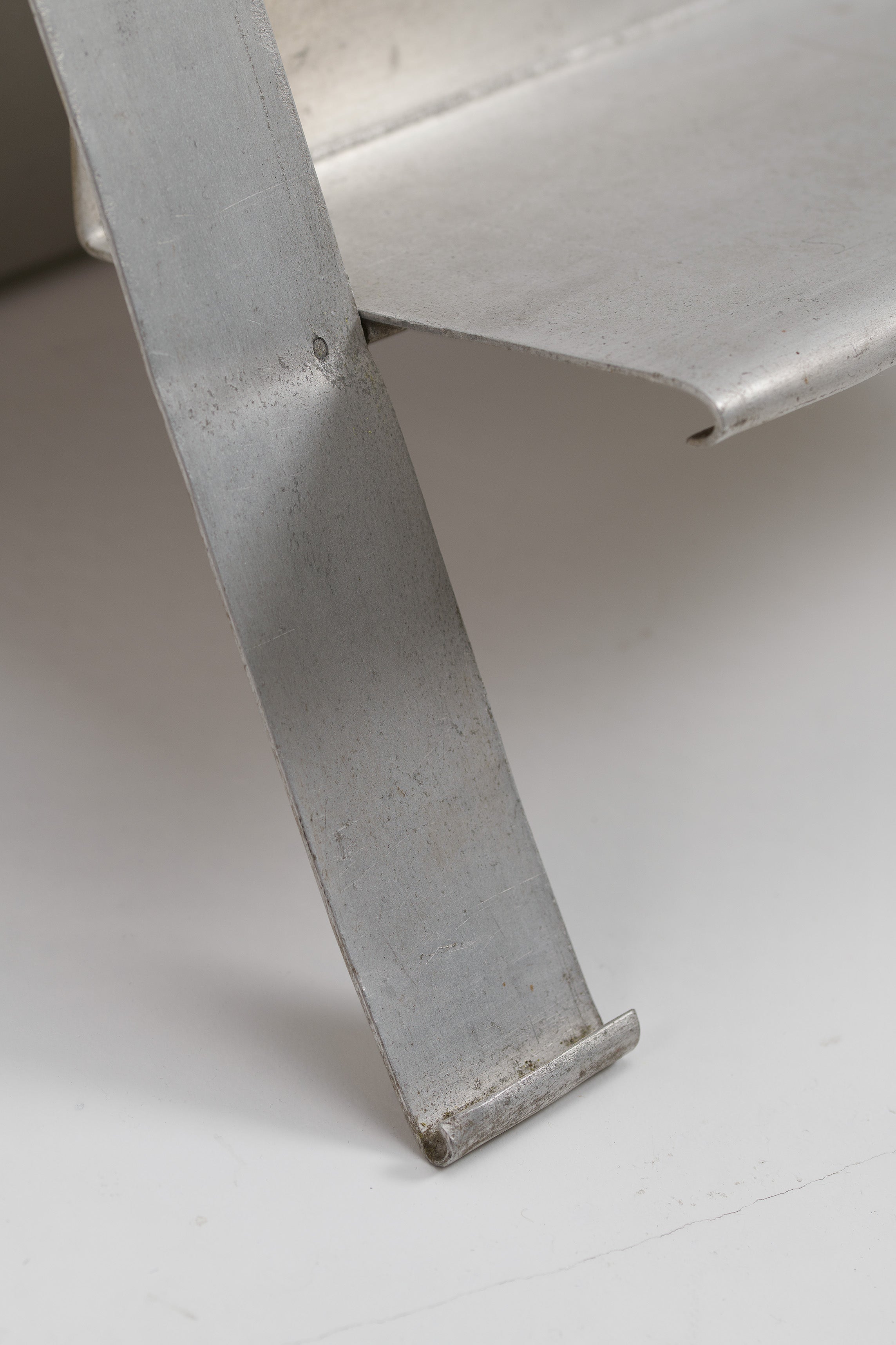 Unique_Magazine_Holder_Lektuurbak_by_Rob_Parry