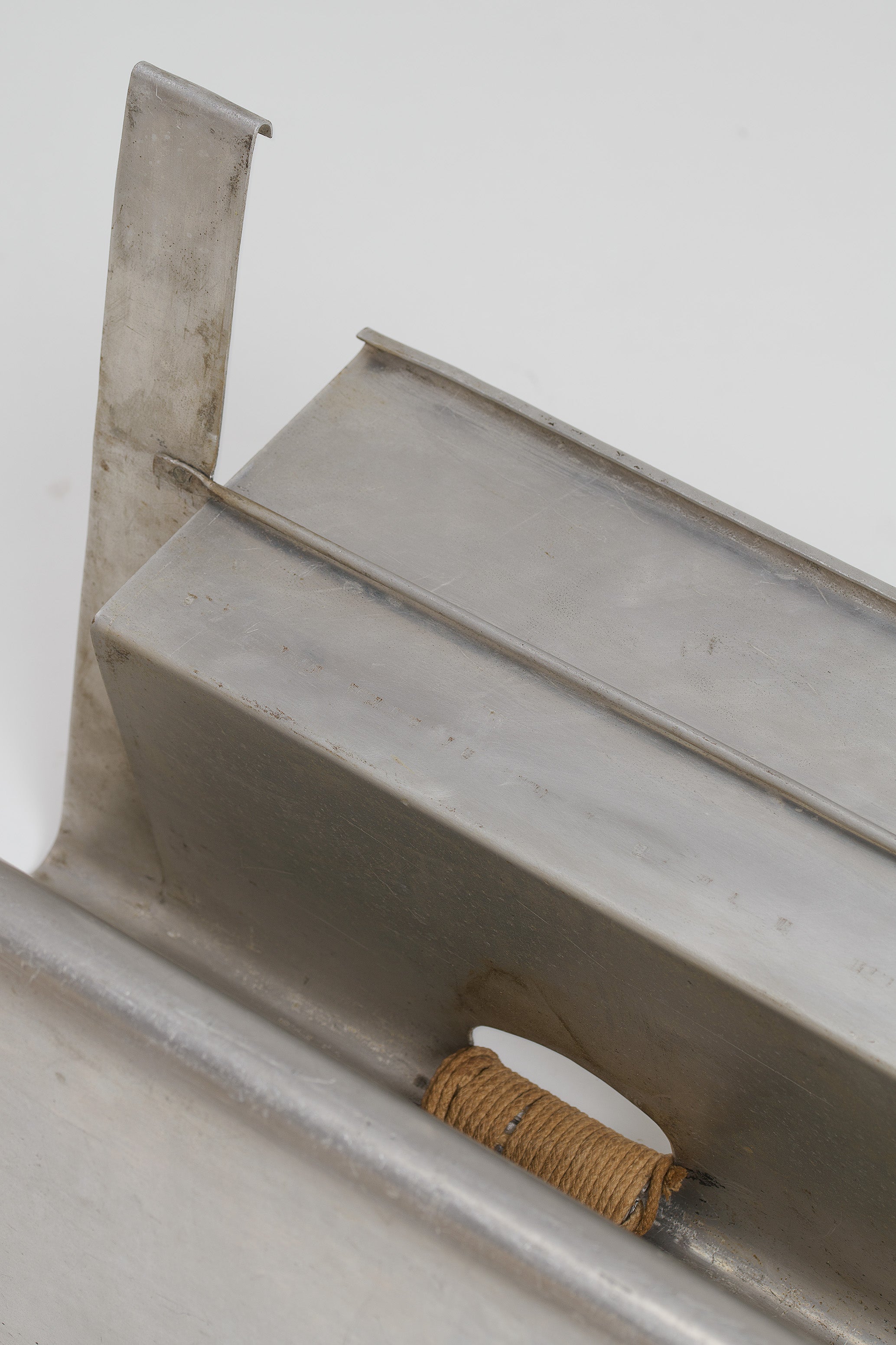 Unique_Magazine_Holder_Lektuurbak_by_Rob_Parry