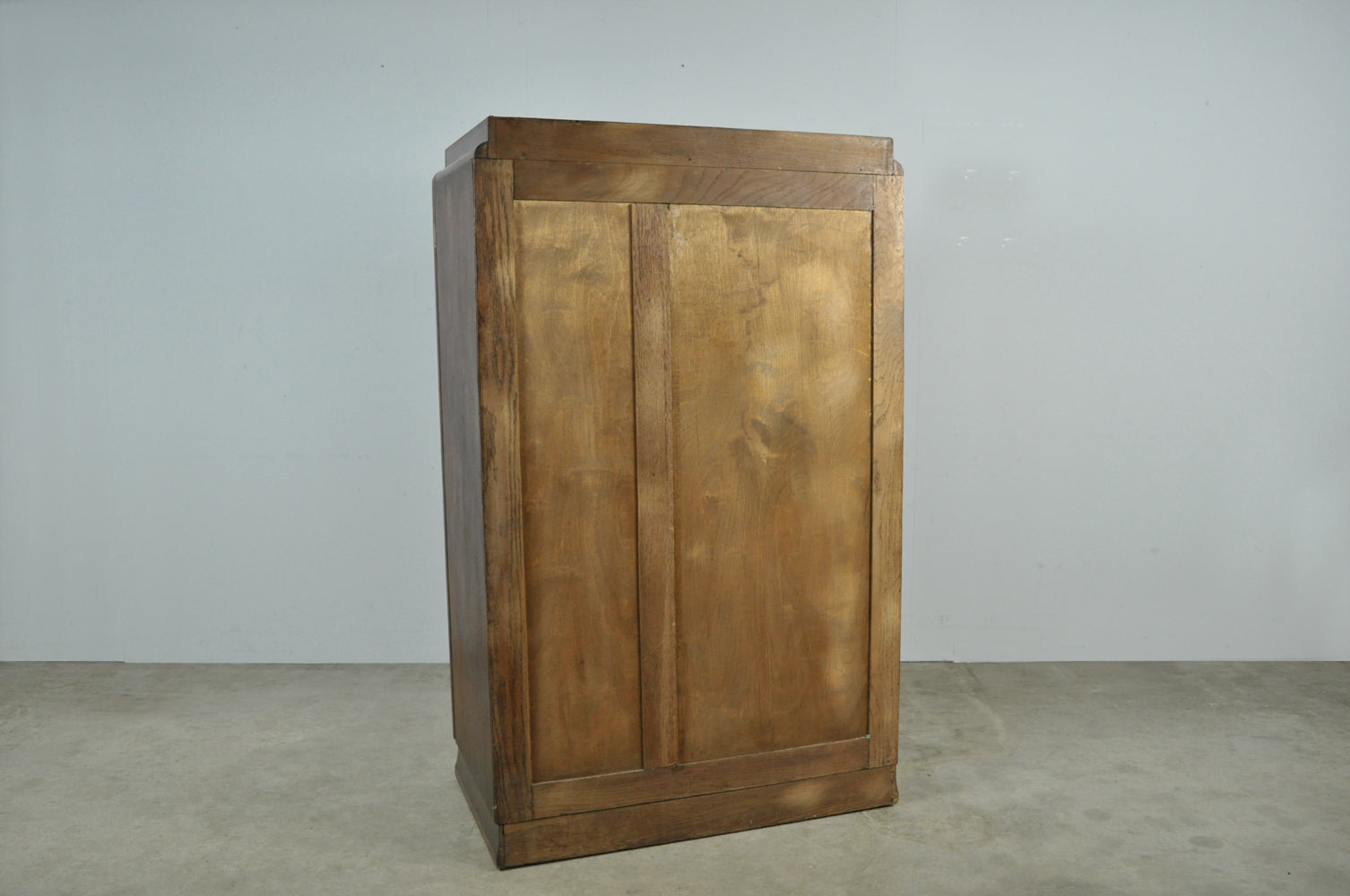 Art_Nouveau_Art_Deco_Gentleman’s_Wardrobe_in_Dark_Stained_Wood,_1930s