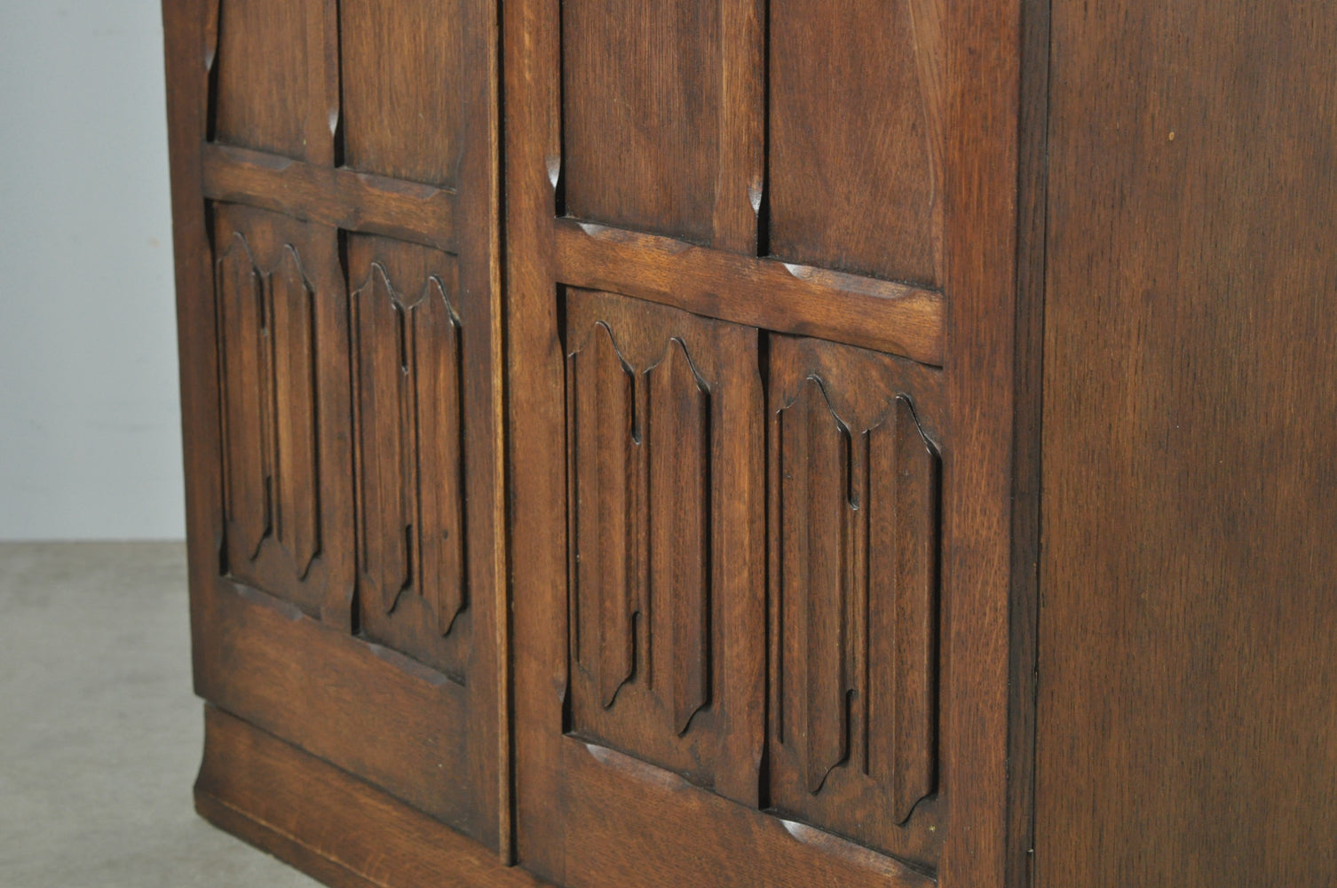 Art_Nouveau_Art_Deco_Gentleman’s_Wardrobe_in_Dark_Stained_Wood,_1930s