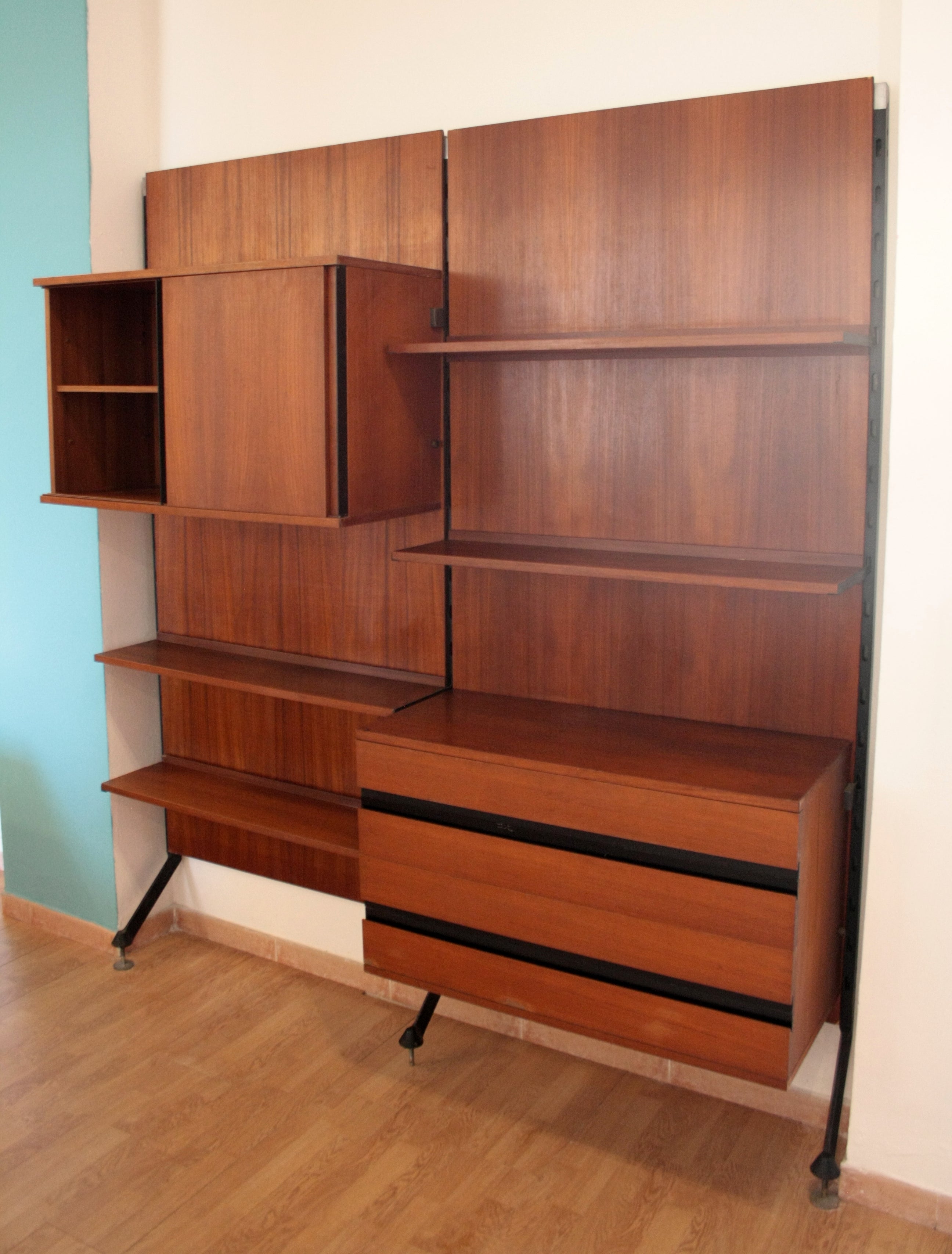 Urio_modular_wall_system_by_Ico_and_Luisa_Parisi_for_MiM_1957,_two-module_bookcase,_Italy,_1960s