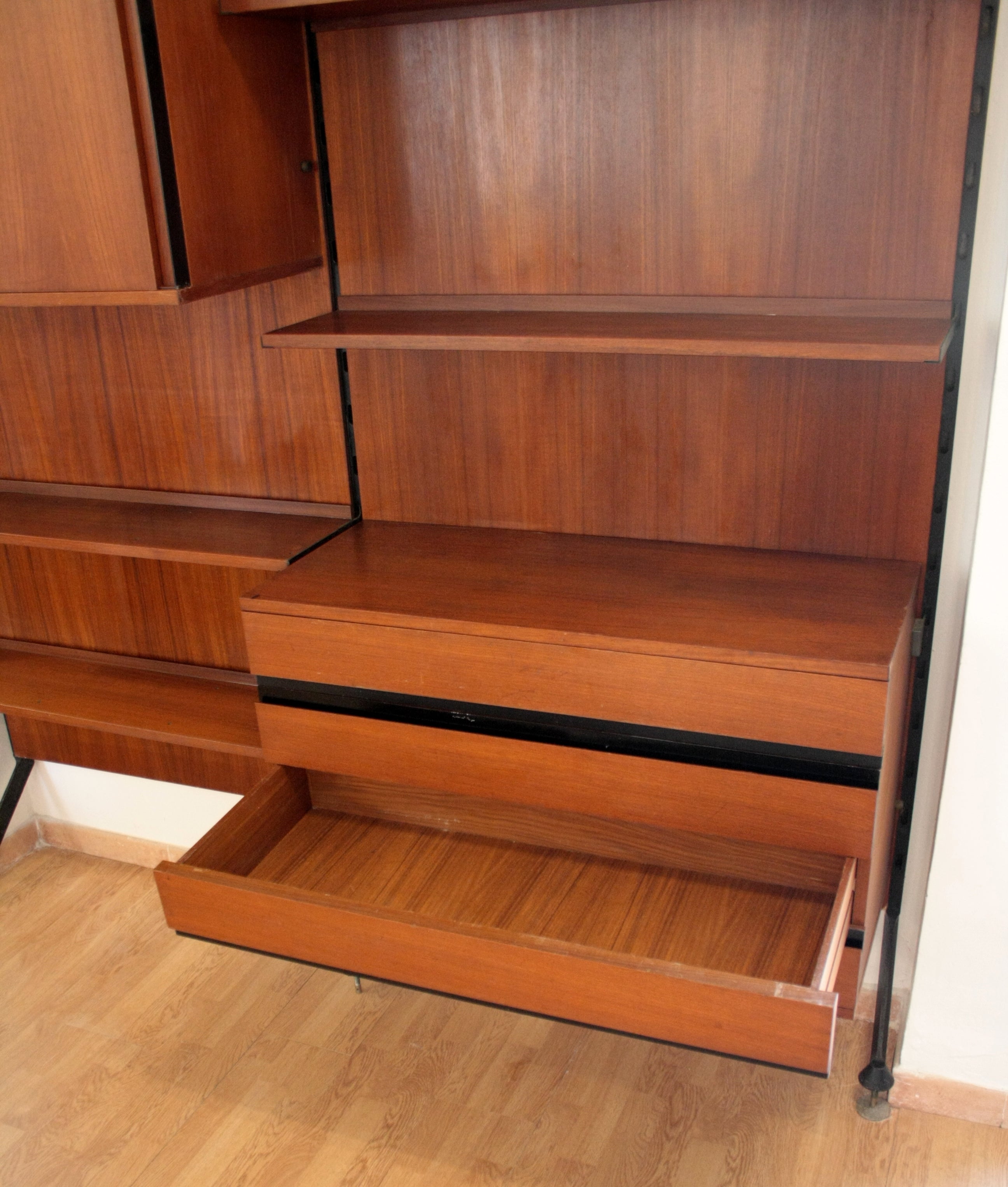 Urio_modular_wall_system_by_Ico_and_Luisa_Parisi_for_MiM_1957,_two-module_bookcase,_Italy,_1960s
