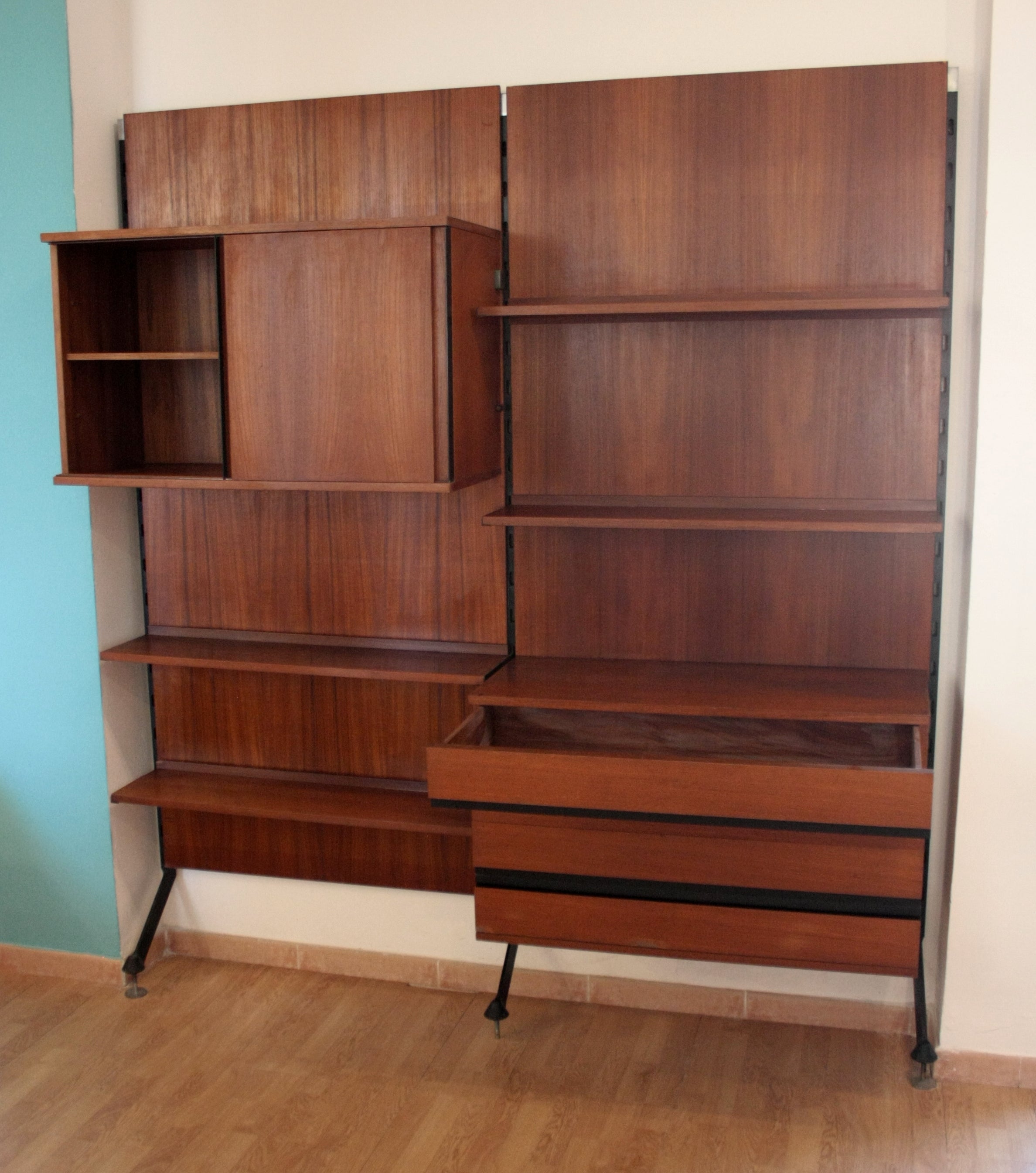 Urio_modular_wall_system_by_Ico_and_Luisa_Parisi_for_MiM_1957,_two-module_bookcase,_Italy,_1960s