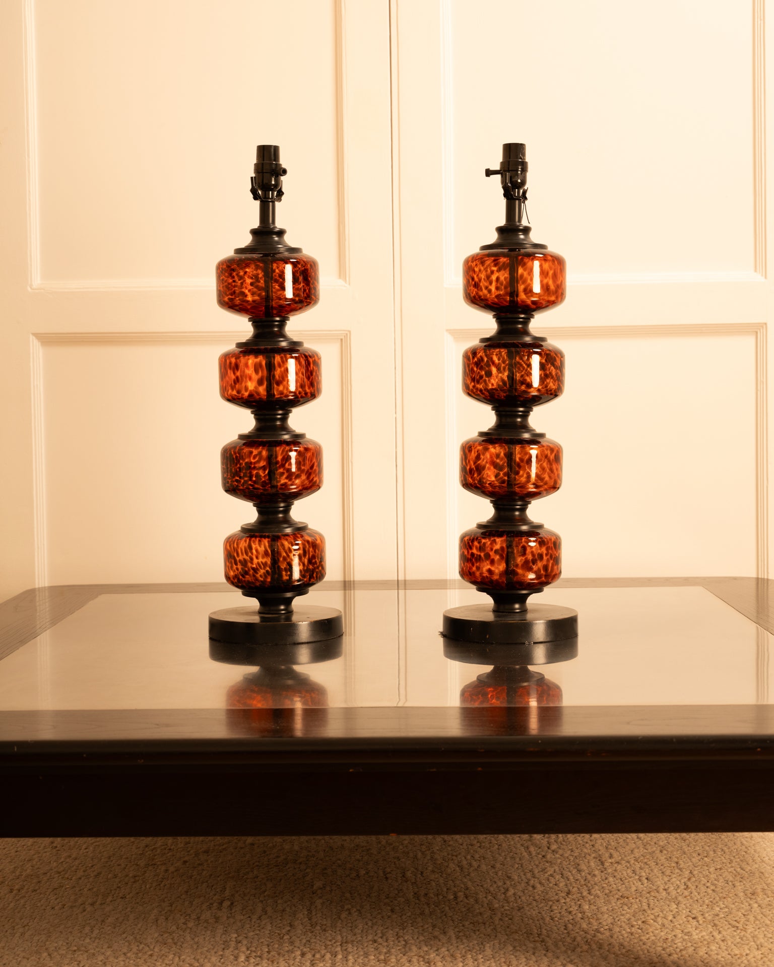 Set_of_2_Speckled_Glass_Table_Lamps_with_Leopard_Pattern,_USA_20th_Century