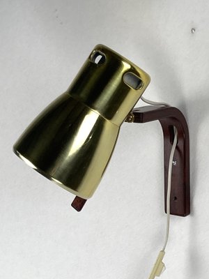 V488_Wall_Light_in_Teak_and_Brass_by_Hans-Agne_Jakobsson,_1960s,_Sweden