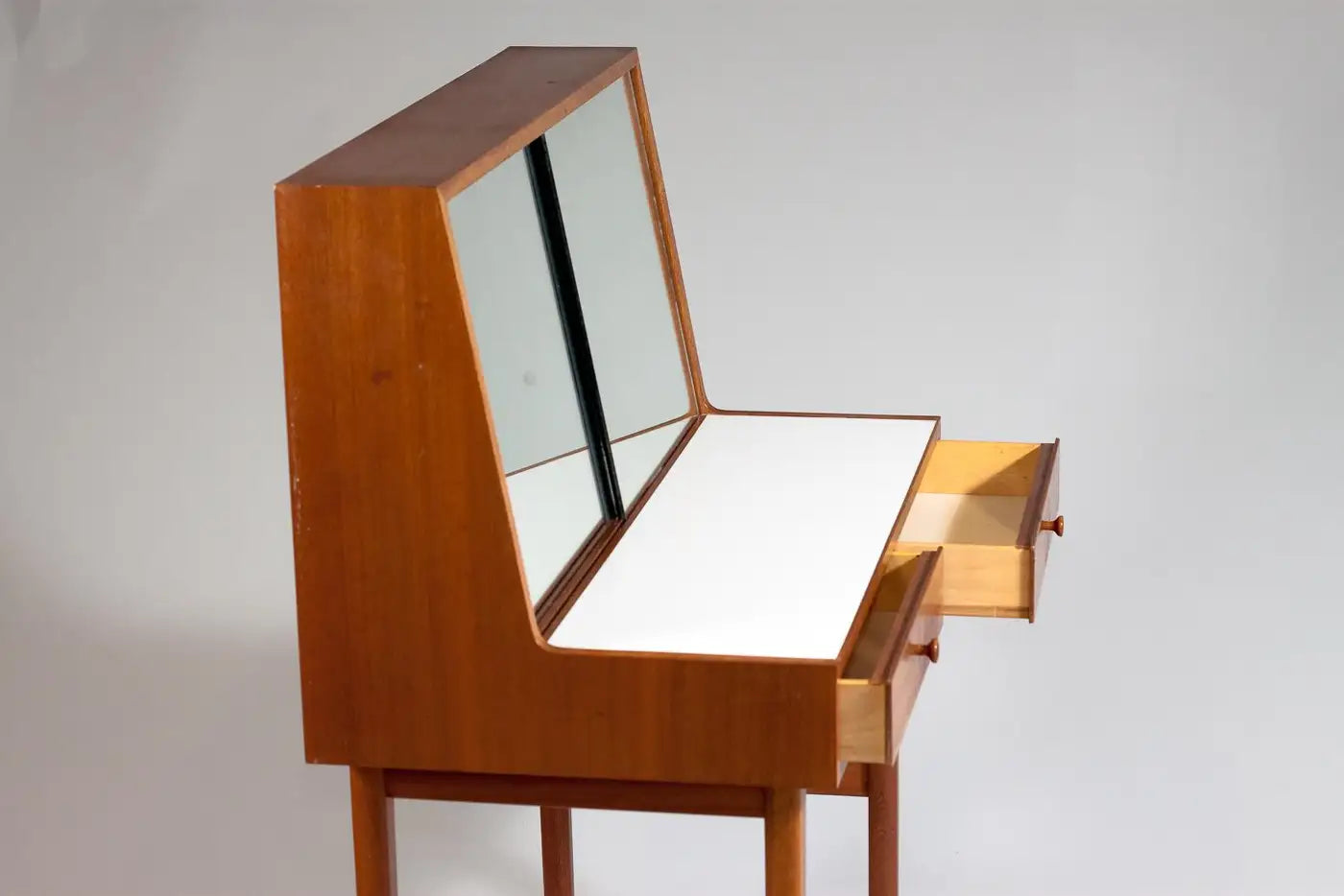 Vanity_Desk_Mid-Century_Modern_Mahogany_Sliding_Mirrors_1950s–1960s