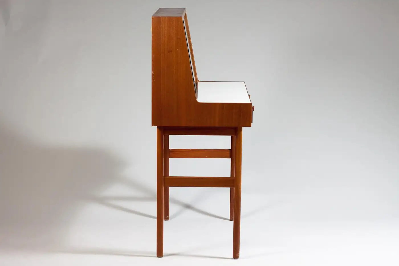 Vanity_Desk_Mid-Century_Modern_Mahogany_Sliding_Mirrors_1950s–1960s