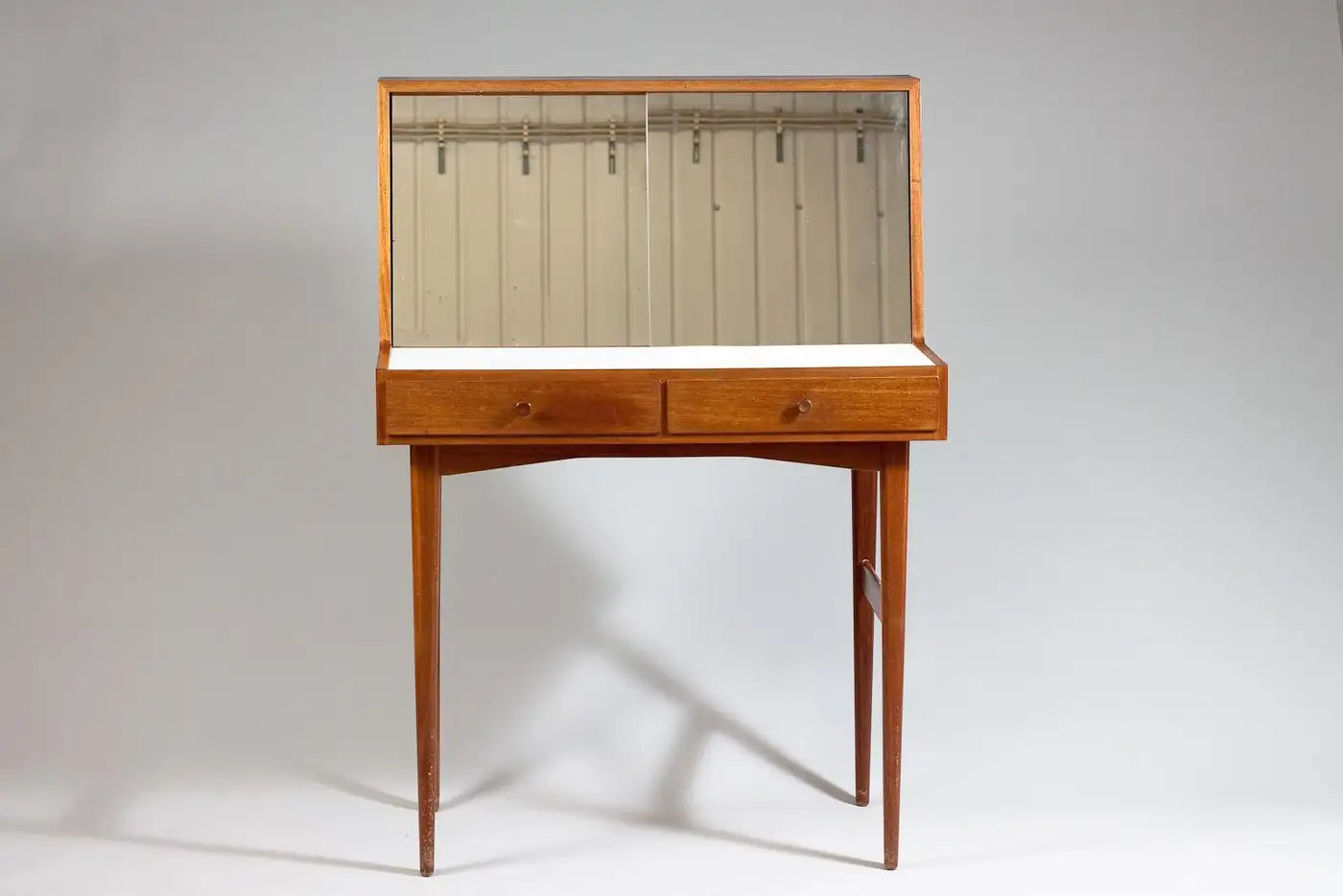 Vanity_Desk_Mid-Century_Modern_Mahogany_Sliding_Mirrors_1950s–1960s