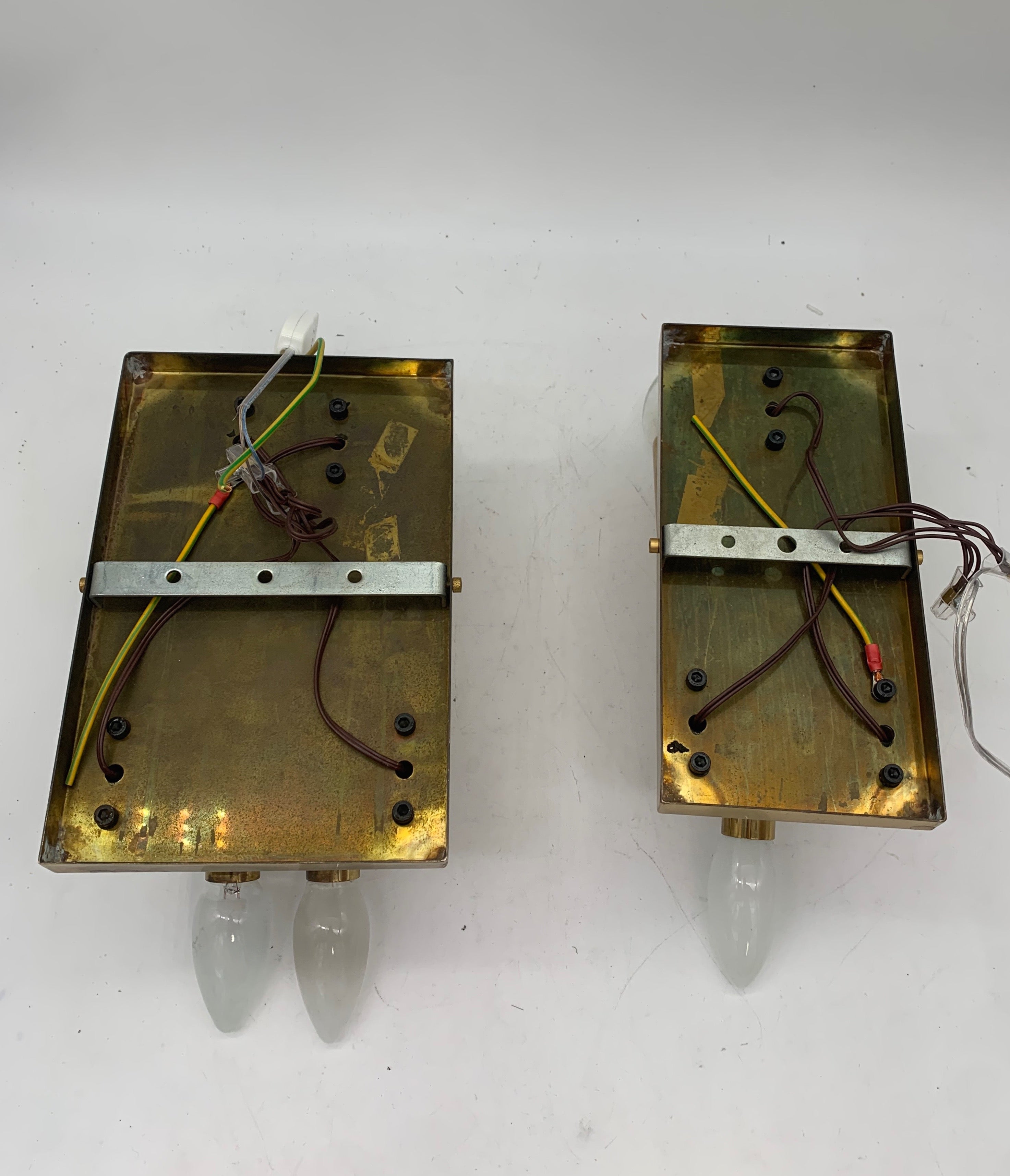 Set_of_2_Gio_Ponti_Attributed_Brass_Wall_Sconces,_Italian_Modernist_Design,_1970s