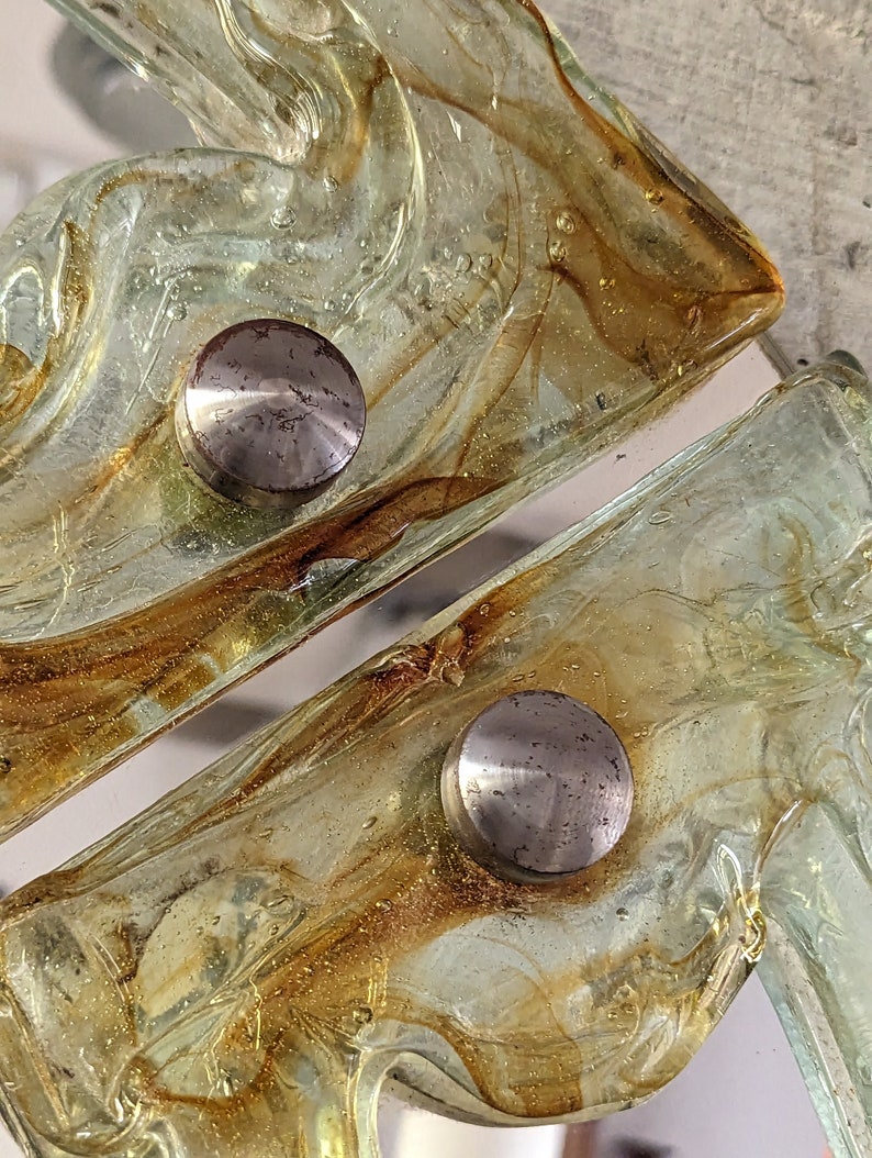 Venetian_round_mirror_in_amber_murano_glass_by_Mazzega_from_1960s