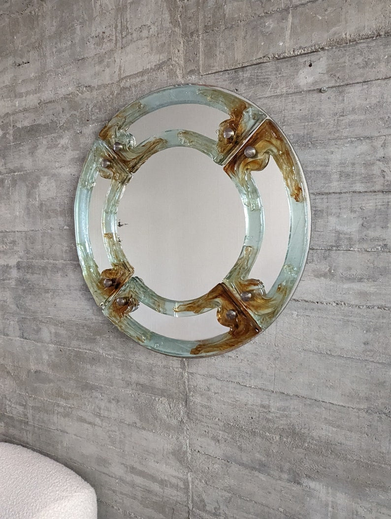 Venetian_round_mirror_in_amber_murano_glass_by_Mazzega_from_1960s