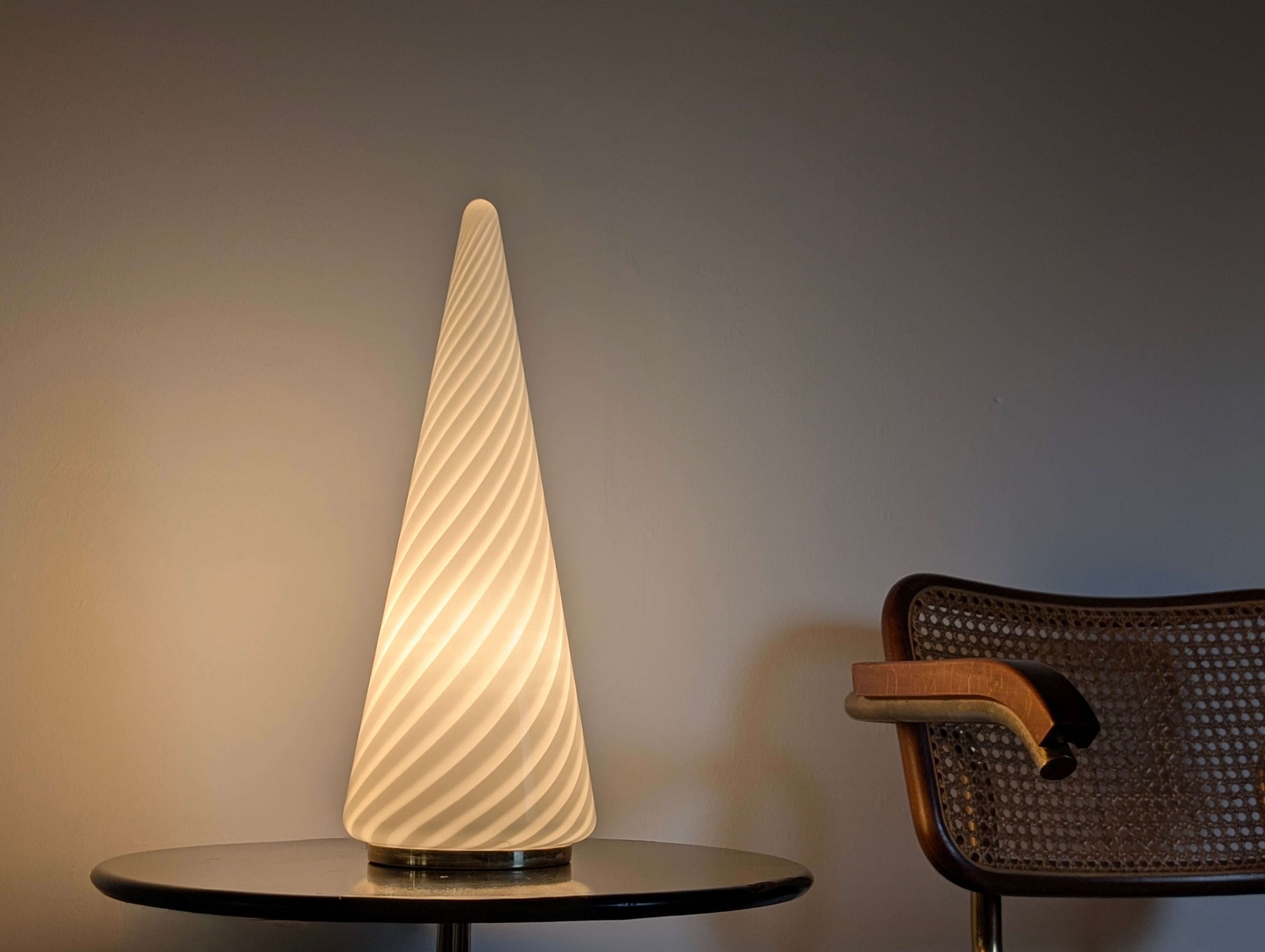 Venini_Murano_Glass_Spiral_Cone_Table_Lamp,_Mid-Century