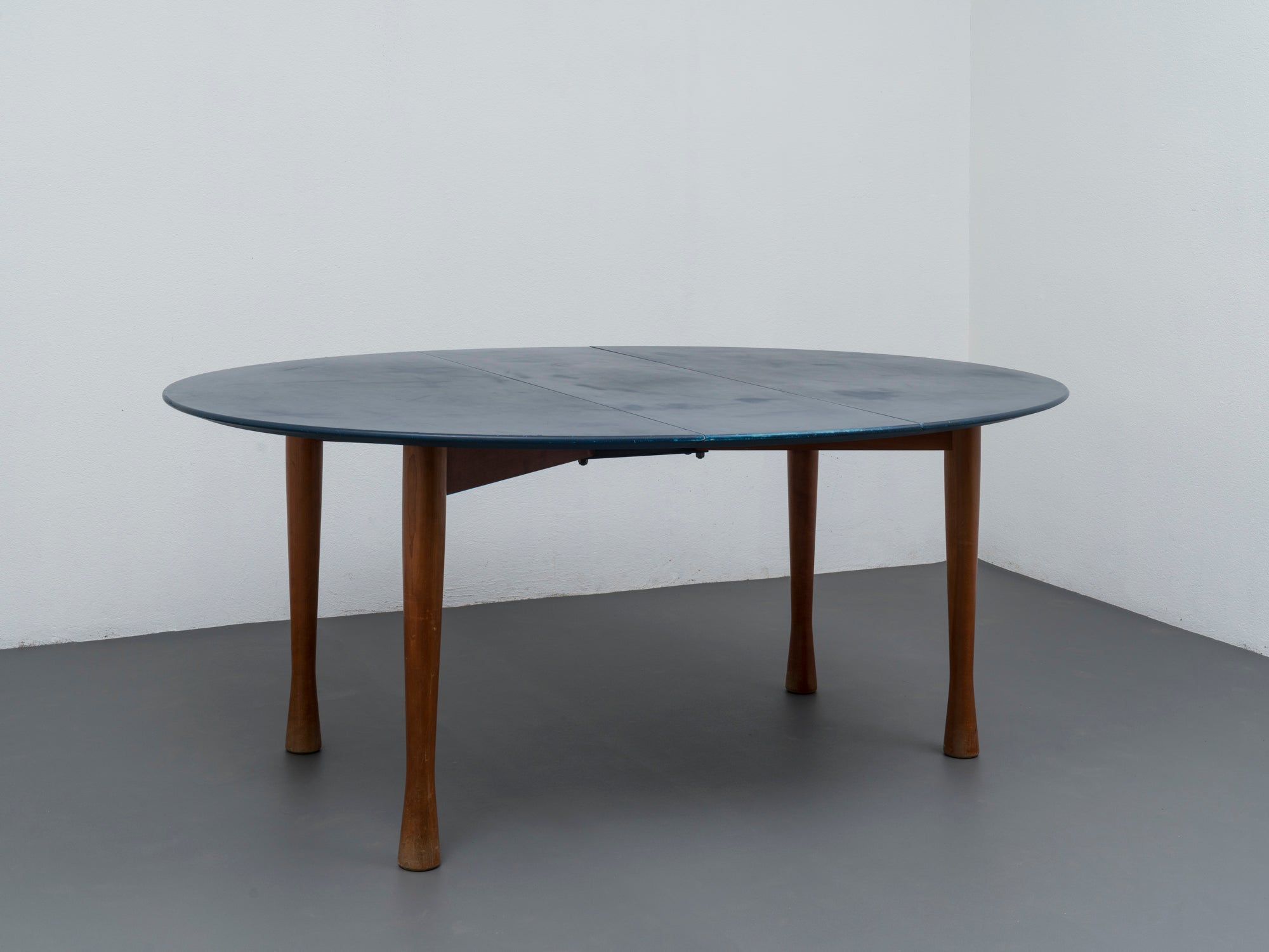 Vico_Magistretti_‘Babe_III’_console_for_De_Padova,_Italy,_1990s