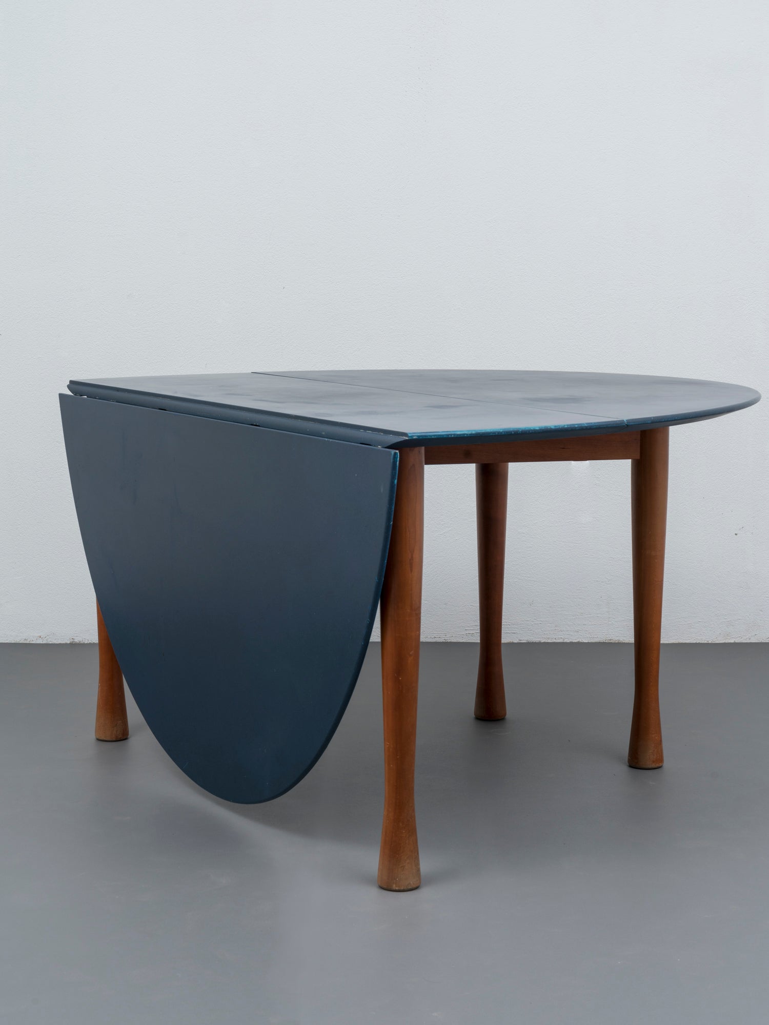 Vico_Magistretti_‘Babe_III’_console_for_De_Padova,_Italy,_1990s