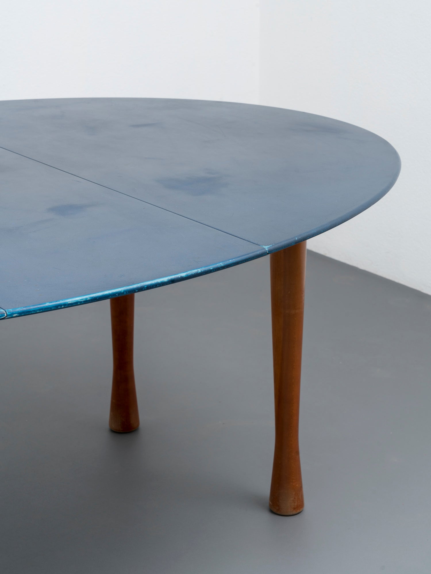 Vico_Magistretti_‘Babe_III’_console_for_De_Padova,_Italy,_1990s