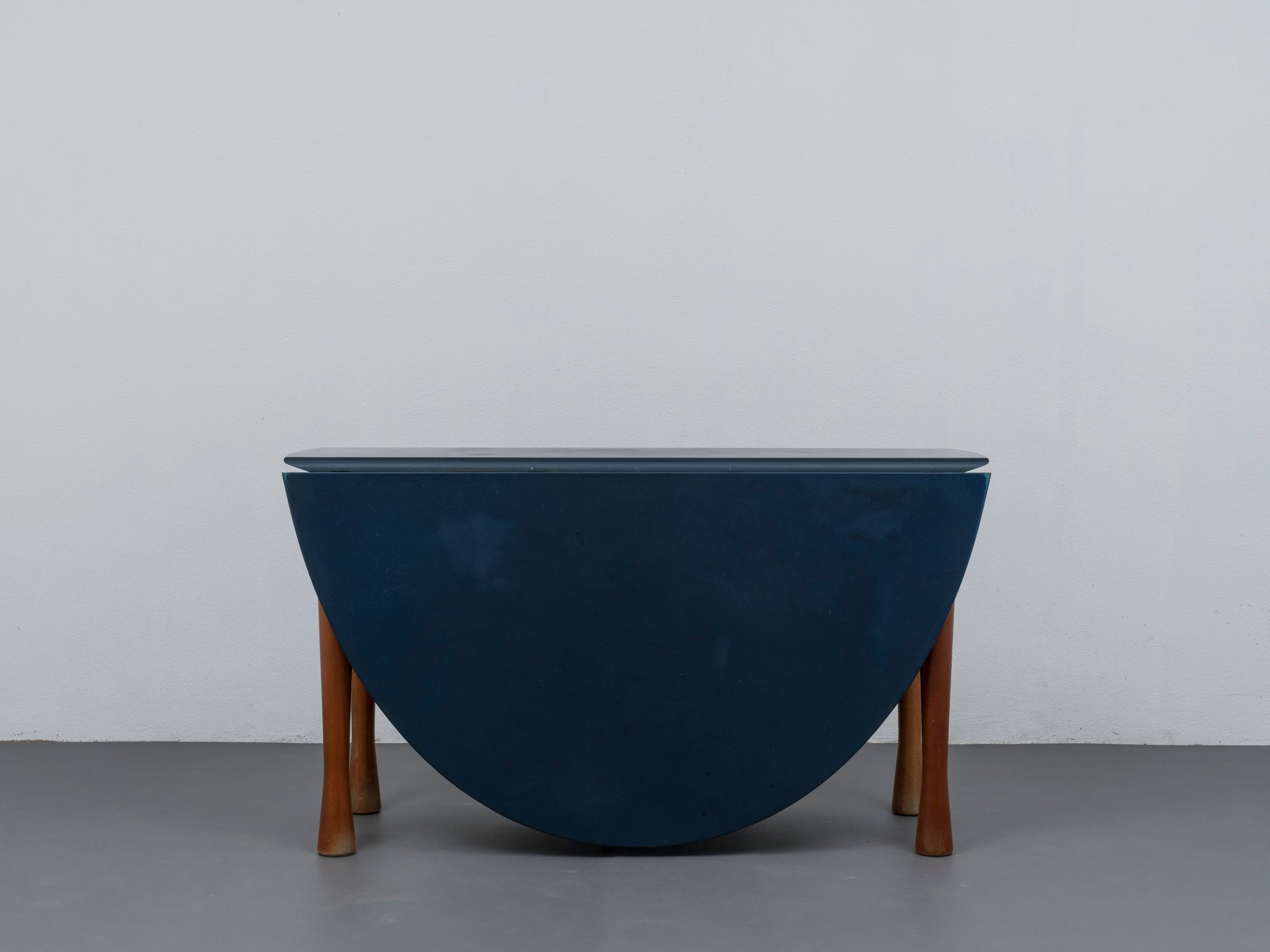 Vico_Magistretti_‘Babe_III’_console_for_De_Padova,_Italy,_1990s