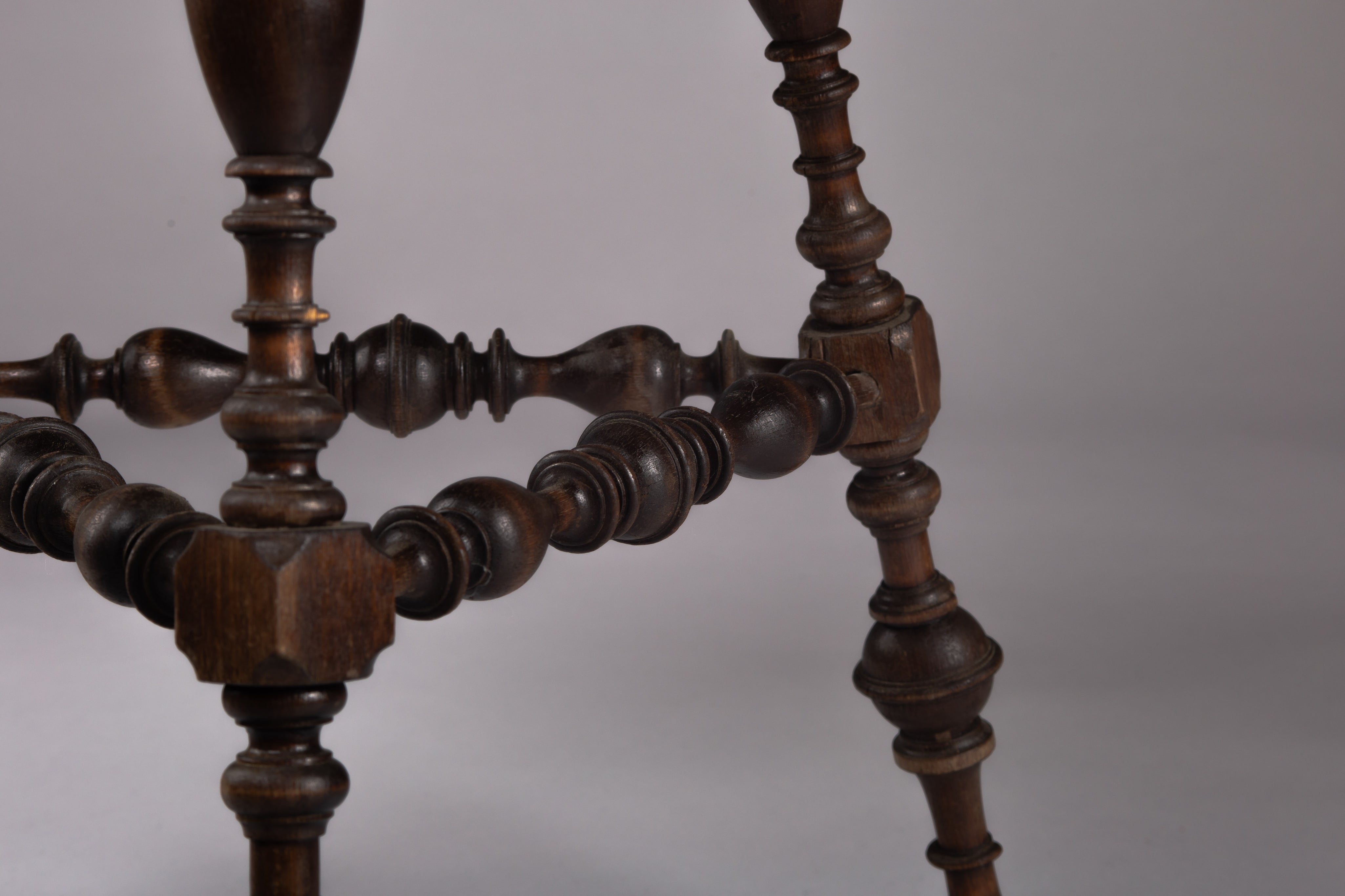 Victorian_Bobbin_Leg_Clover_Top_Side_Table_with_Upholstered_Seat,_19th_Century