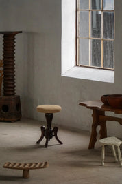 Victorian_Style_Adjustable_Stool_in_Hessian