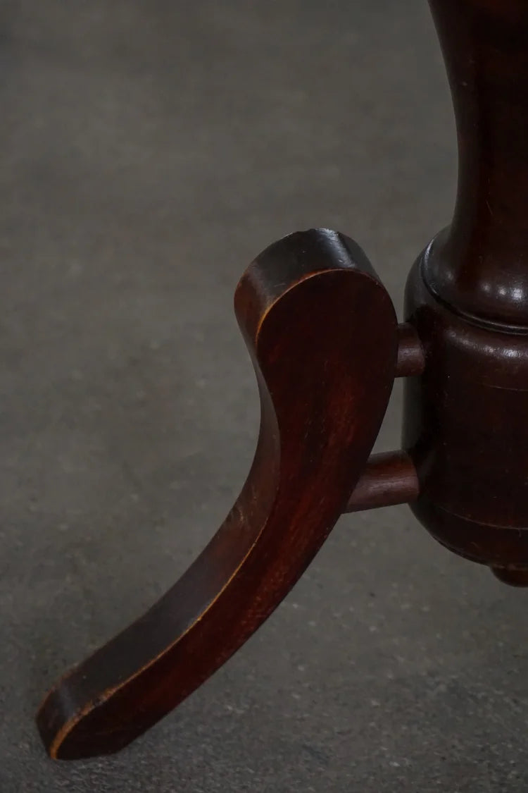 Victorian_Style_Adjustable_Stool_in_Hessian