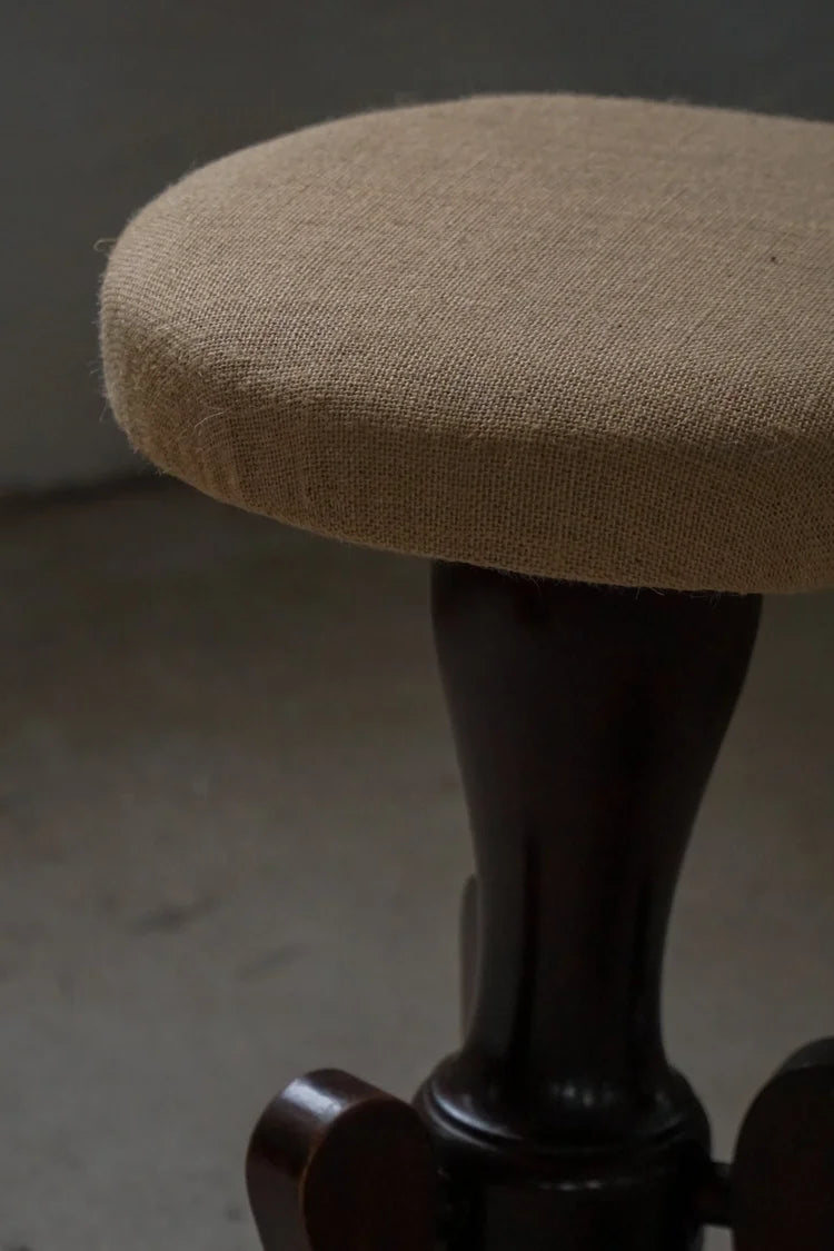 Victorian_Style_Adjustable_Stool_in_Hessian