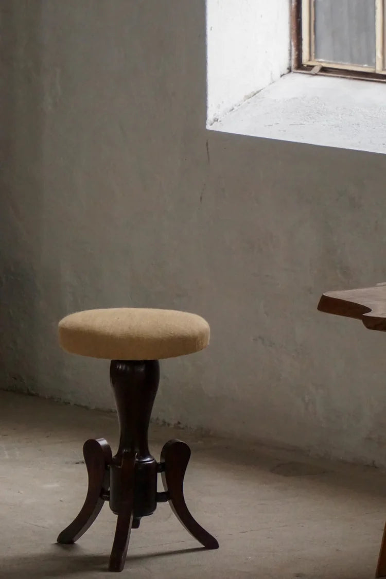 Victorian_Style_Adjustable_Stool_in_Hessian