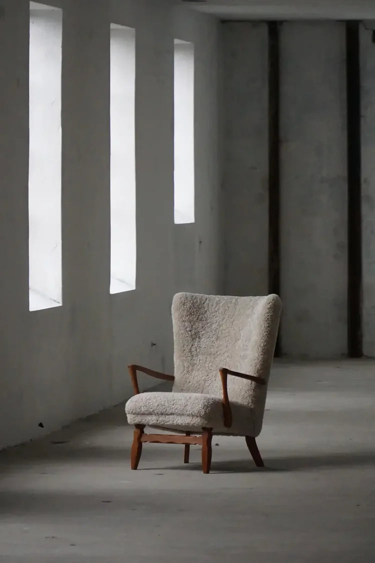 Viggo_Boesen_Highback_Chair,_Danish_Organic_Modern_Design