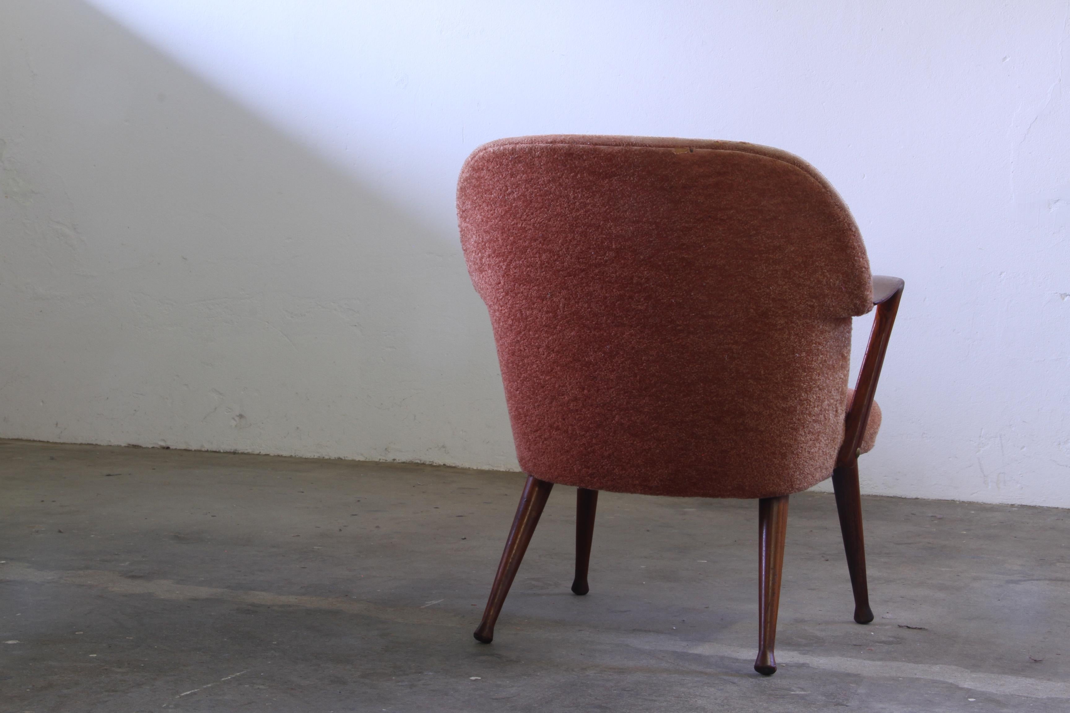 Scandinavian_Mid-Century_Teak_Armchair_with_Curved_Armrests,_Likely_Norway,_1950s-1960s