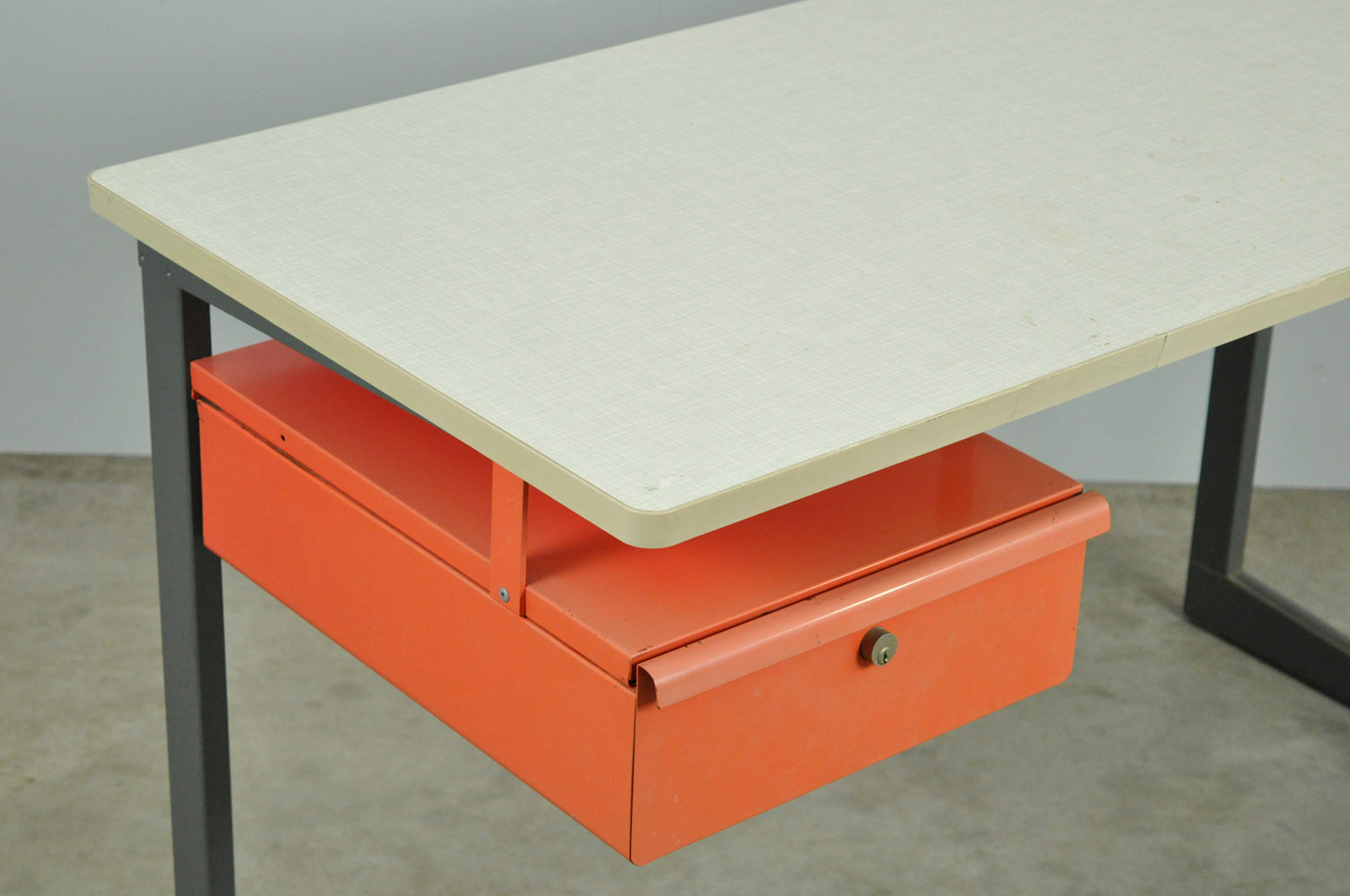 Vintage_AHREND_industrial_Result_desk_by_Friso_Kramer,_1950s_Netherlands