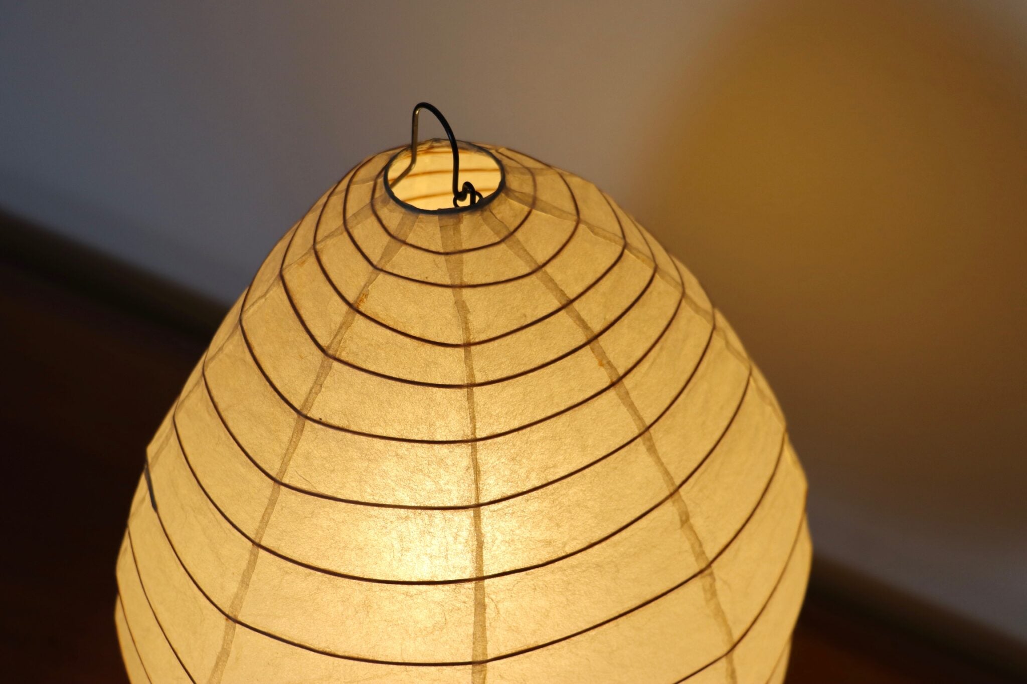 Vintage_Akari_Model_1N_Light_Sculpture_table_lamp_by_Isamu_Noguchi,_Japan_1980s