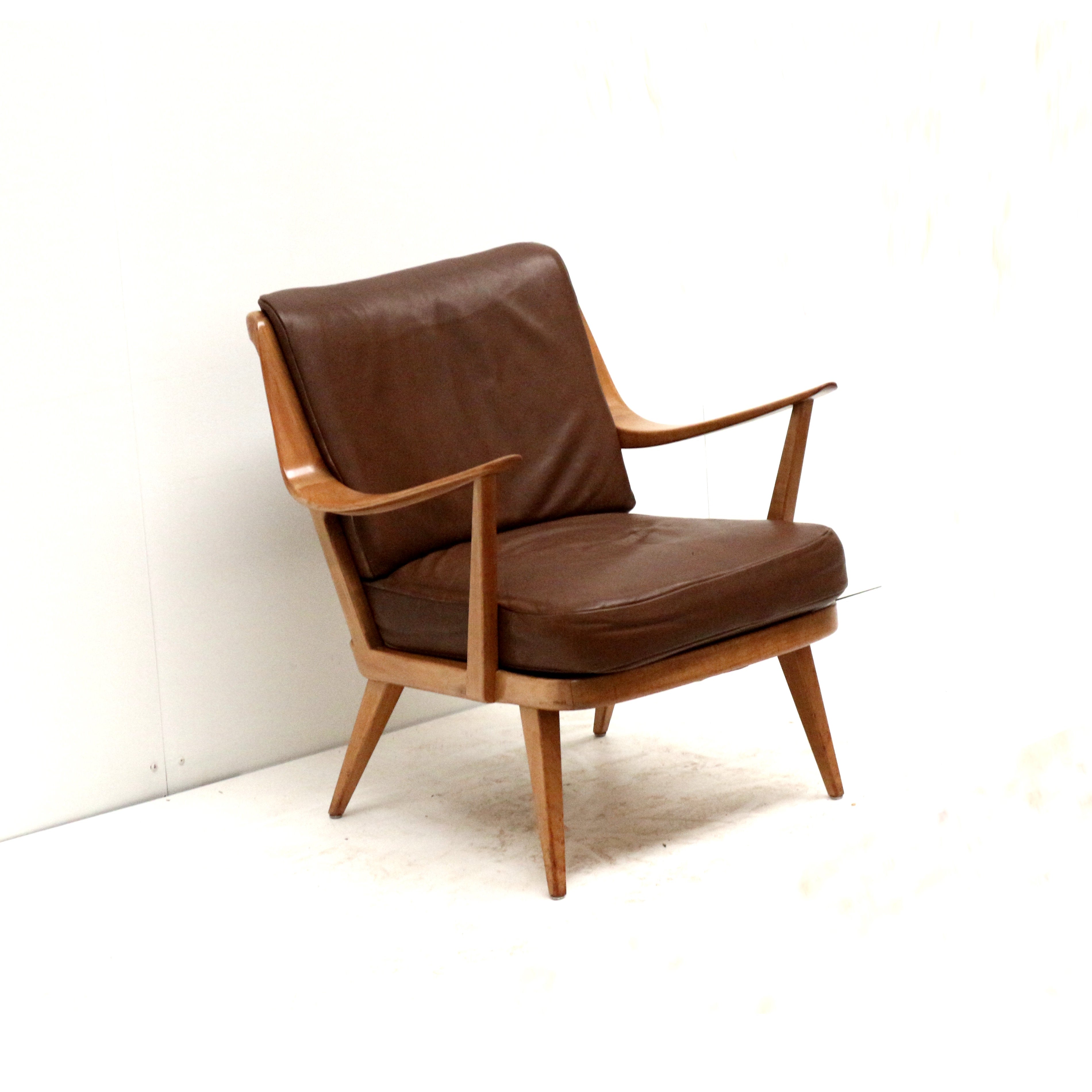 Armchair_by_Knoll_Antimott,_1960s,_Europe