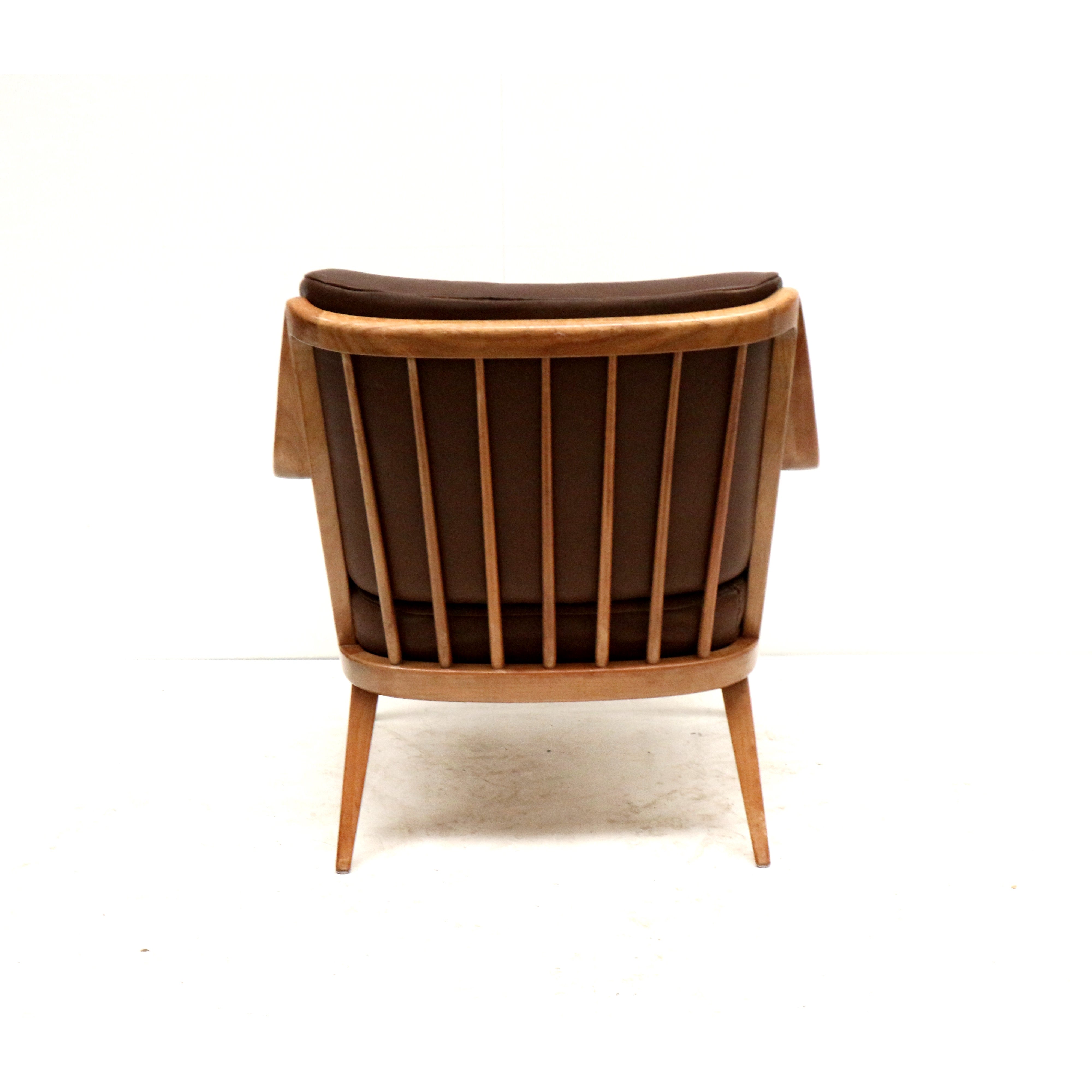 Armchair_by_Knoll_Antimott,_1960s,_Europe