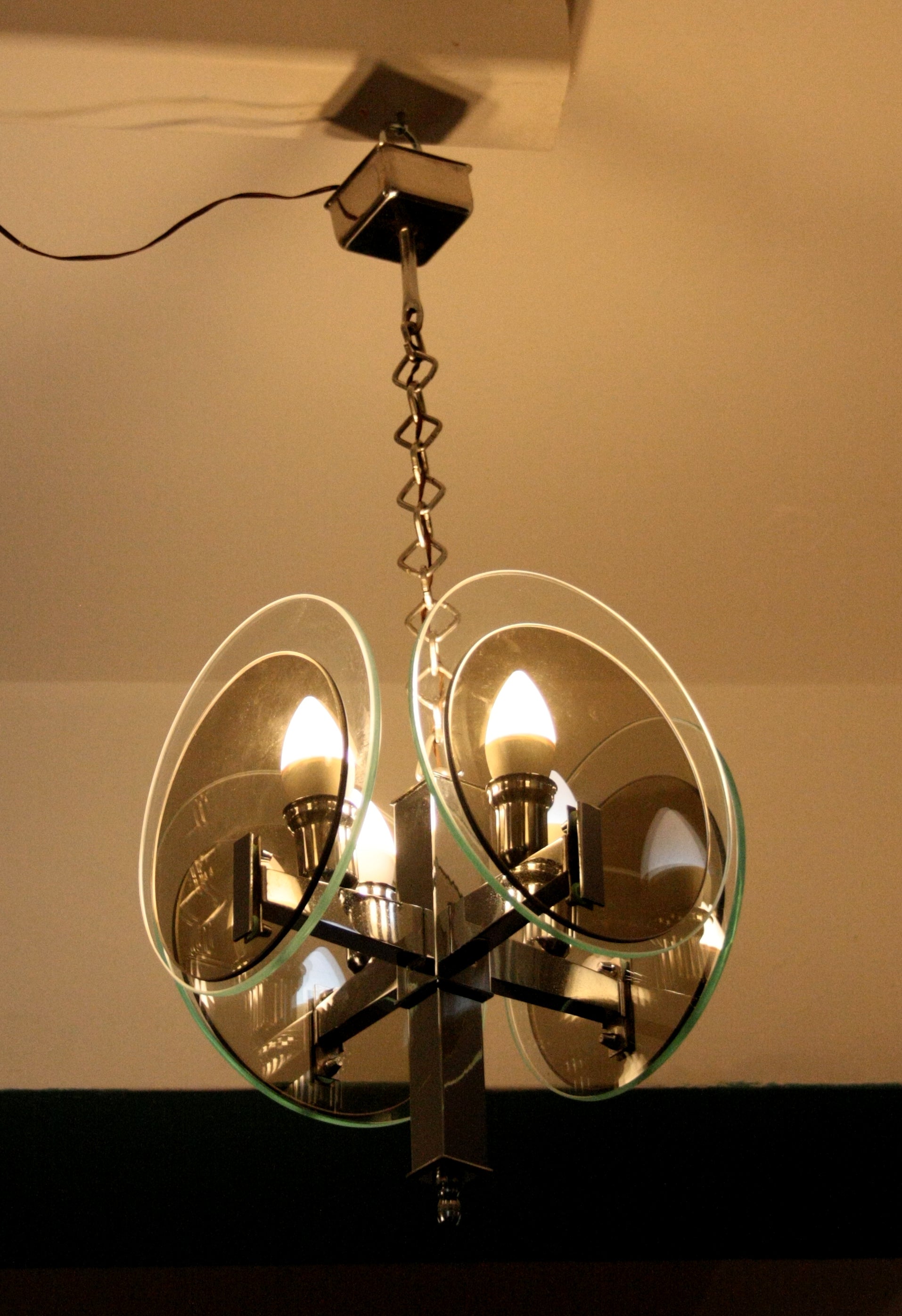 Vintage_Art_Deco_chandelier_in_chromed_metal_and_glass,_Italy,_1970s