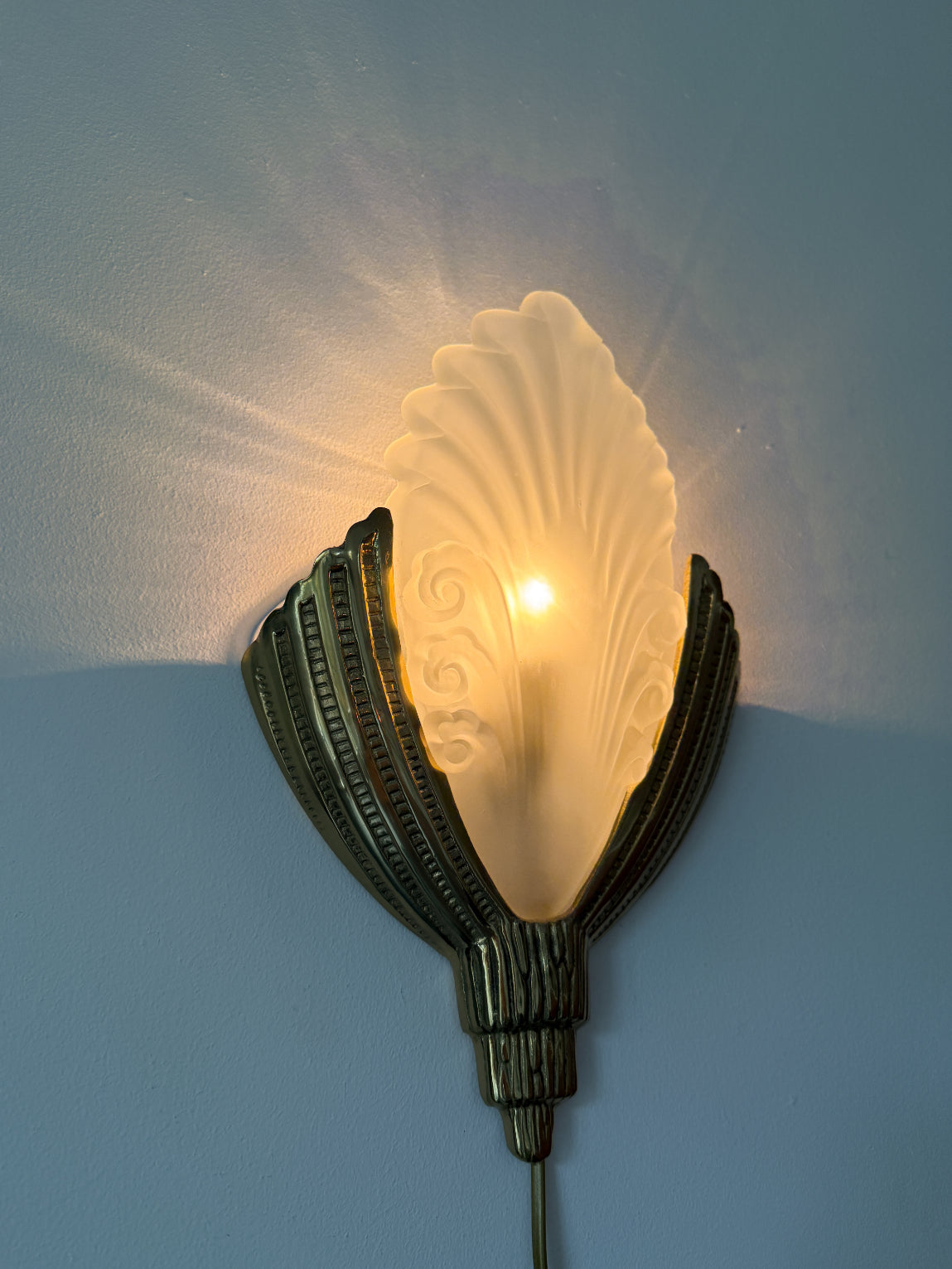 Art_Deco_Brass_and_Frosted_Glass_Wall_Sconce_by_Marcel_Hudry_or_Degué,_France