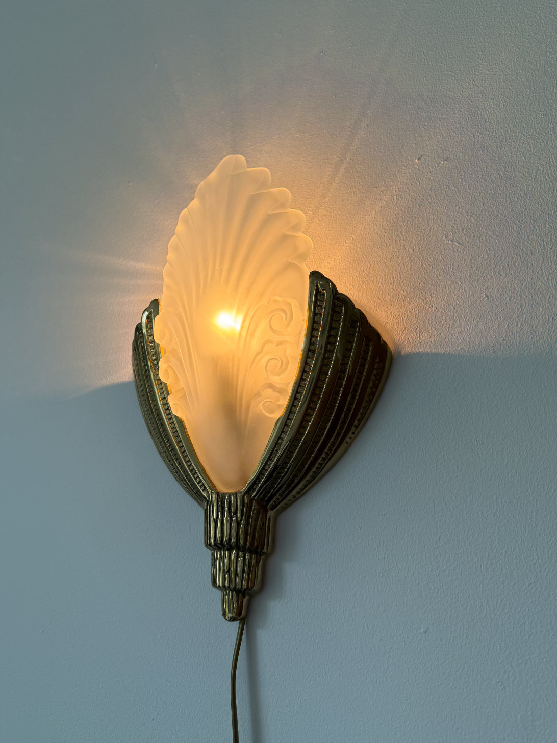 Art_Deco_Brass_and_Frosted_Glass_Wall_Sconce_by_Marcel_Hudry_or_Degué,_France