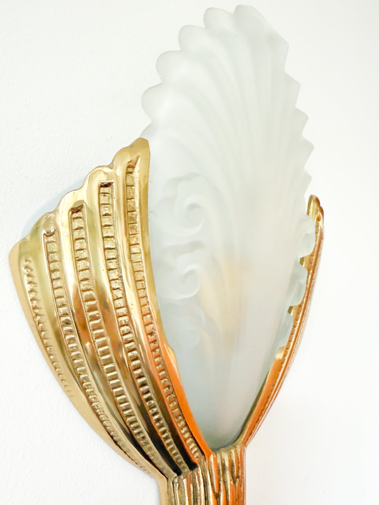 Art_Deco_Brass_and_Frosted_Glass_Wall_Sconce_by_Marcel_Hudry_or_Degué,_France