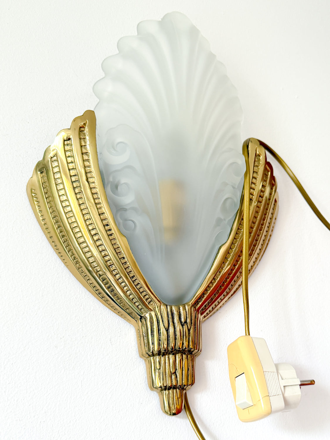 Art_Deco_Brass_and_Frosted_Glass_Wall_Sconce_by_Marcel_Hudry_or_Degué,_France
