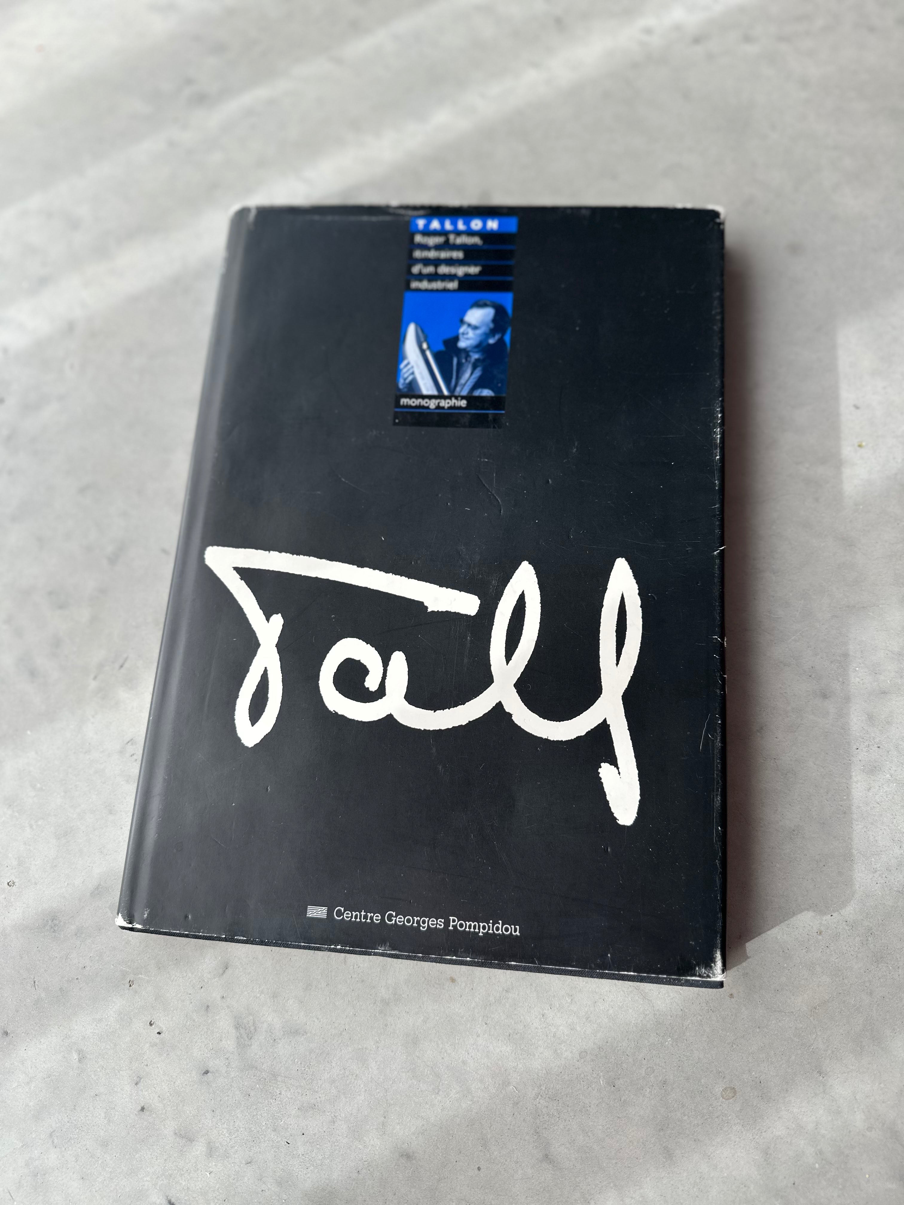 Vintage_blue_1960s_bench_by_Roger_Tallon