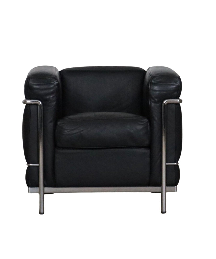 Vintage_Cassina_LC2_lounge_chair_By_Charlotte_Perriand_And_Le_Corbusier